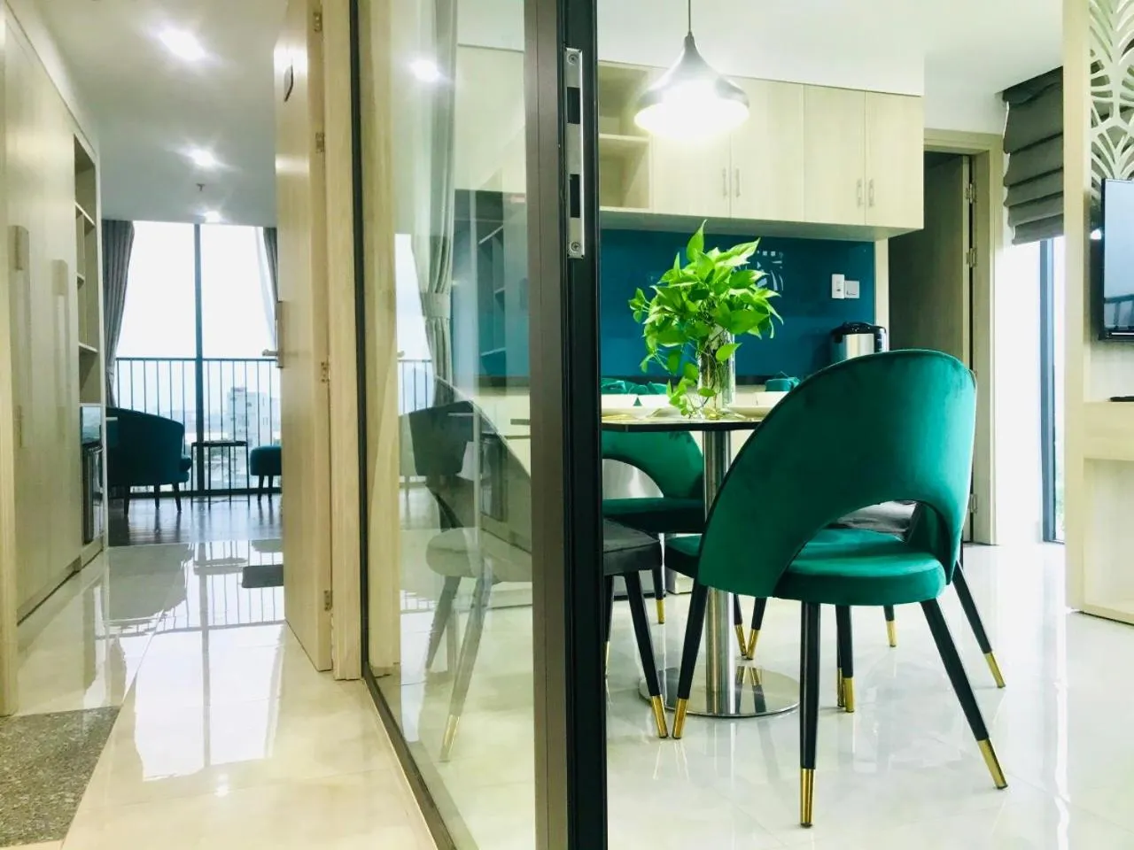 Living room in Cali hotel books Da Nang