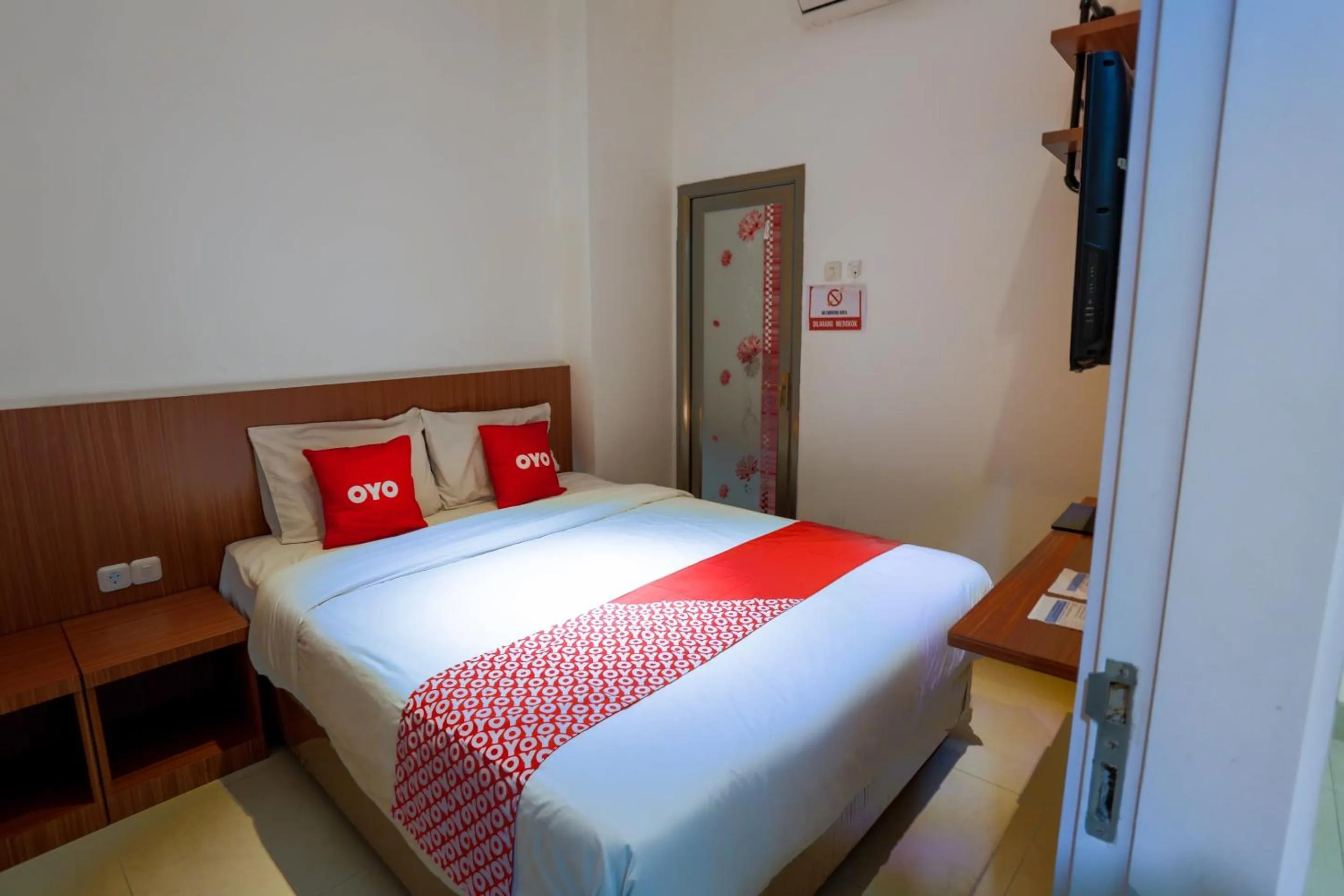 Bedroom, Bed in Hotel O Point Inn