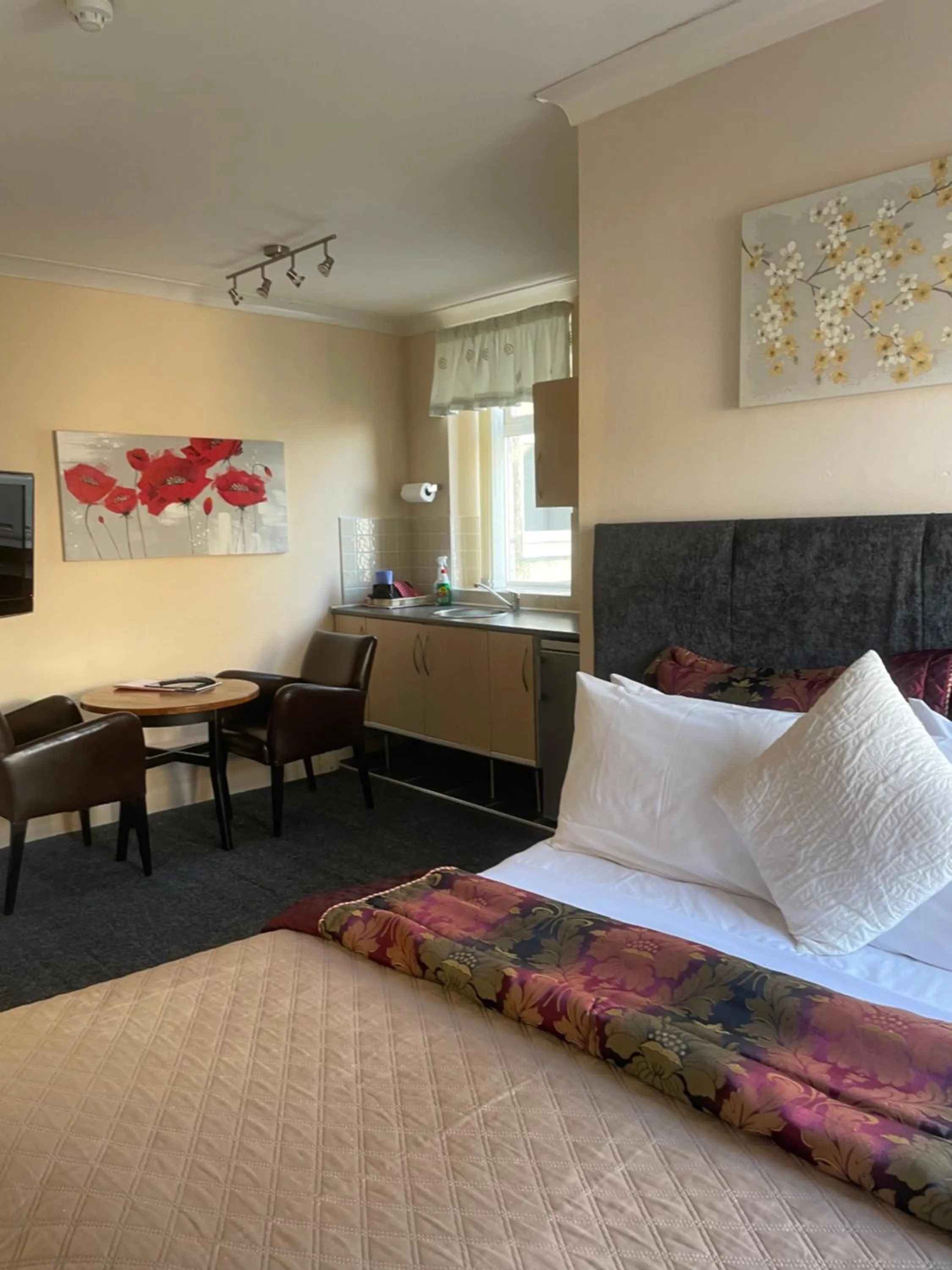 Seating area, Bed in Aparthotel Blackpool