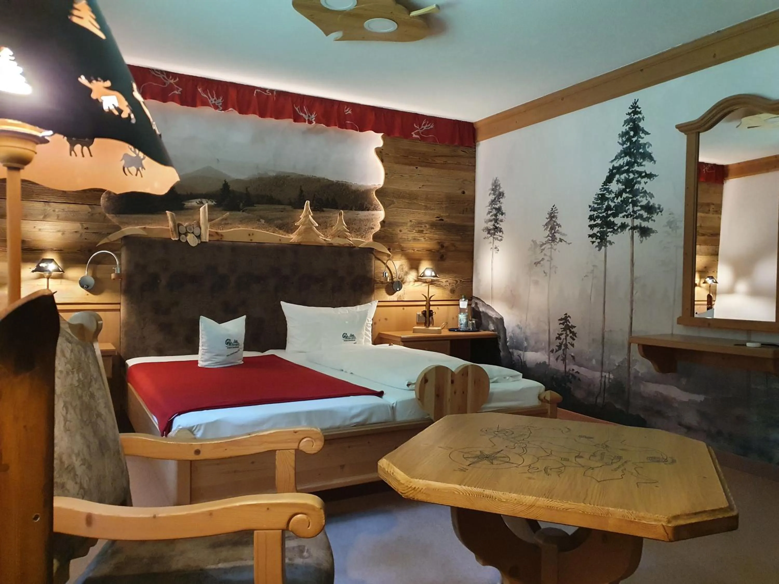 Photo of the whole room, Bed in Hotel und Restaurant Köhlerhütte - Fürstenbrunn