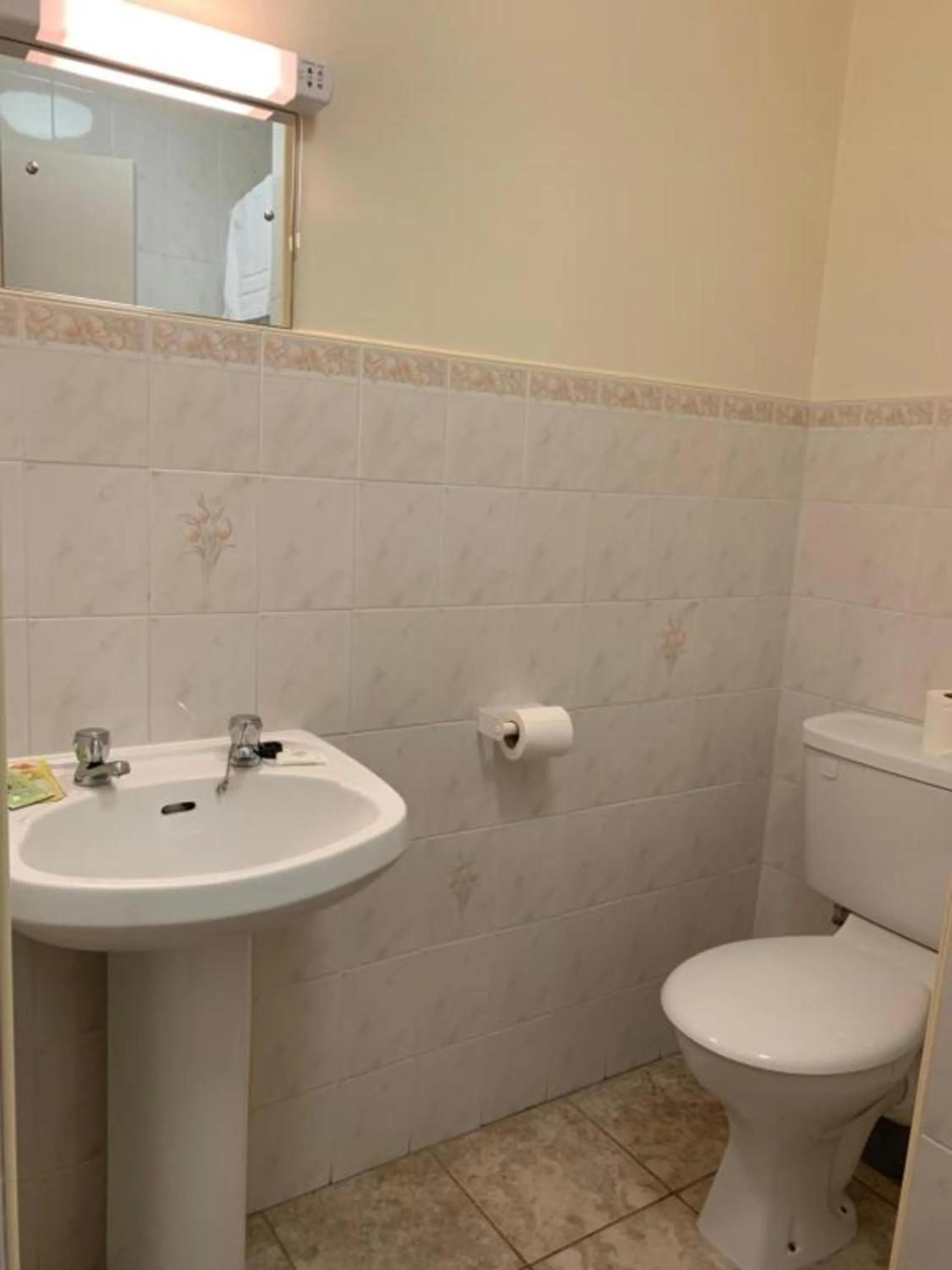 Bathroom in OYO Wave Crest Hotel