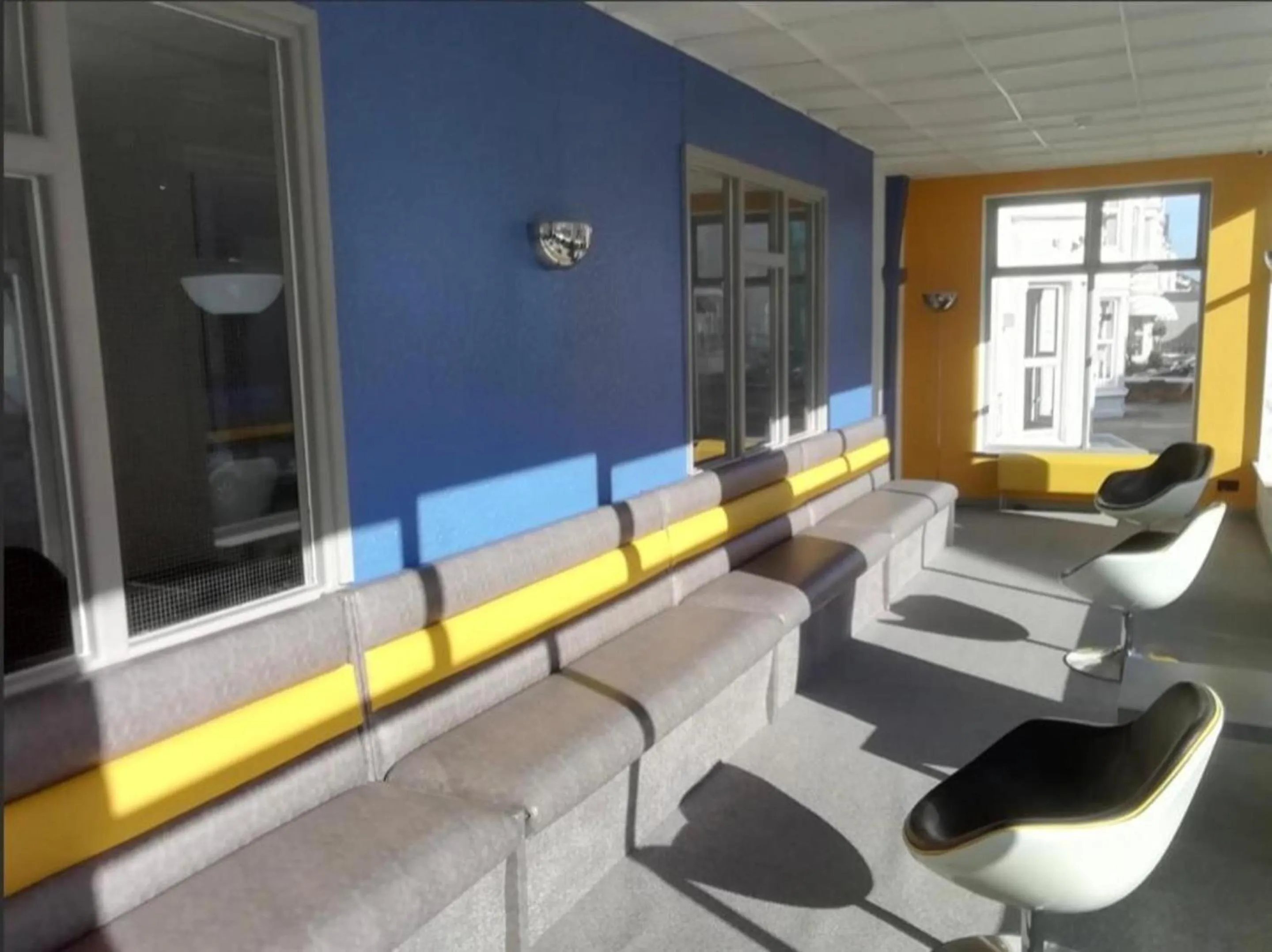 Seating area in OYO Wave Crest Hotel