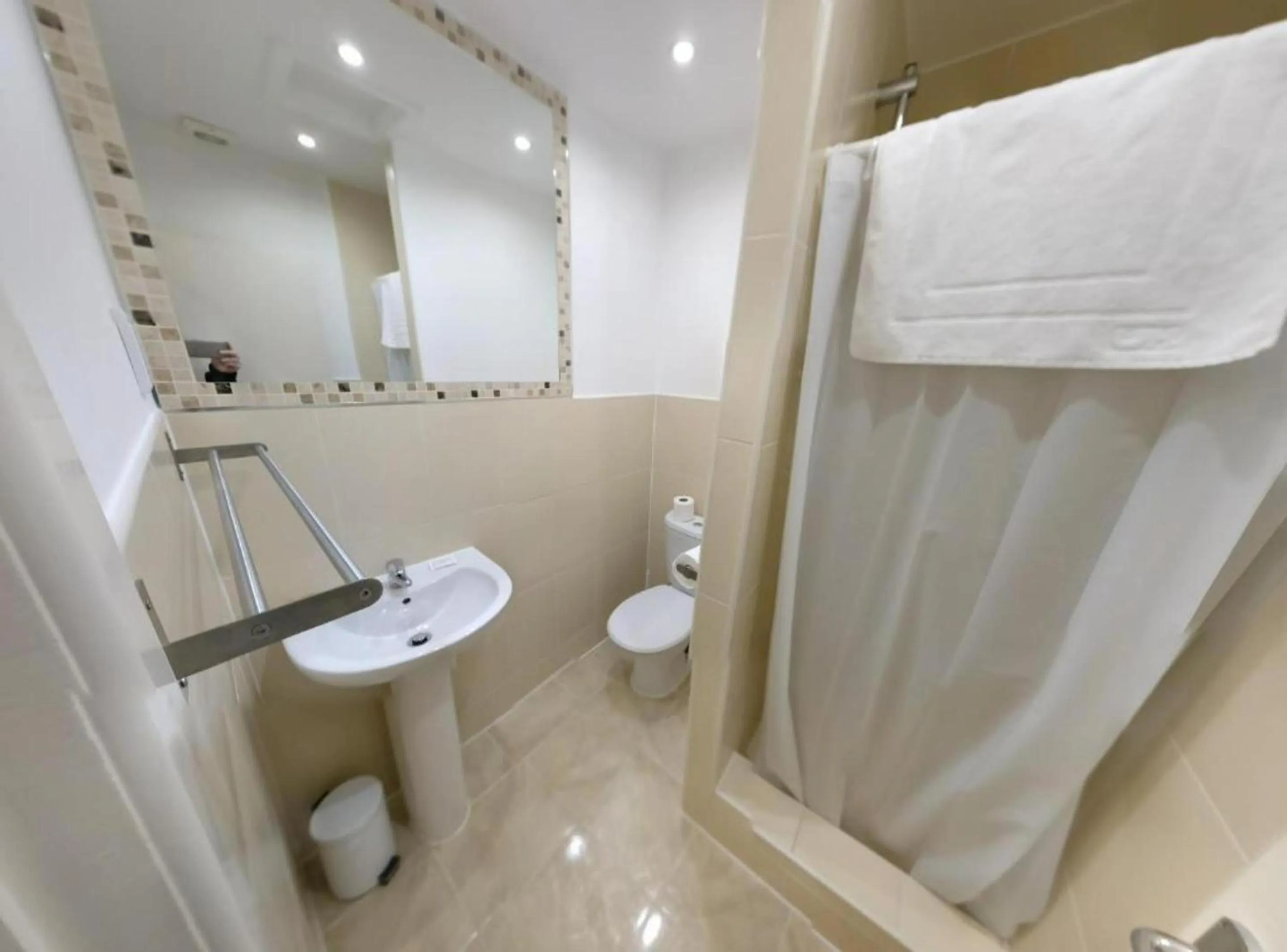 Bathroom in OYO Wave Crest Hotel