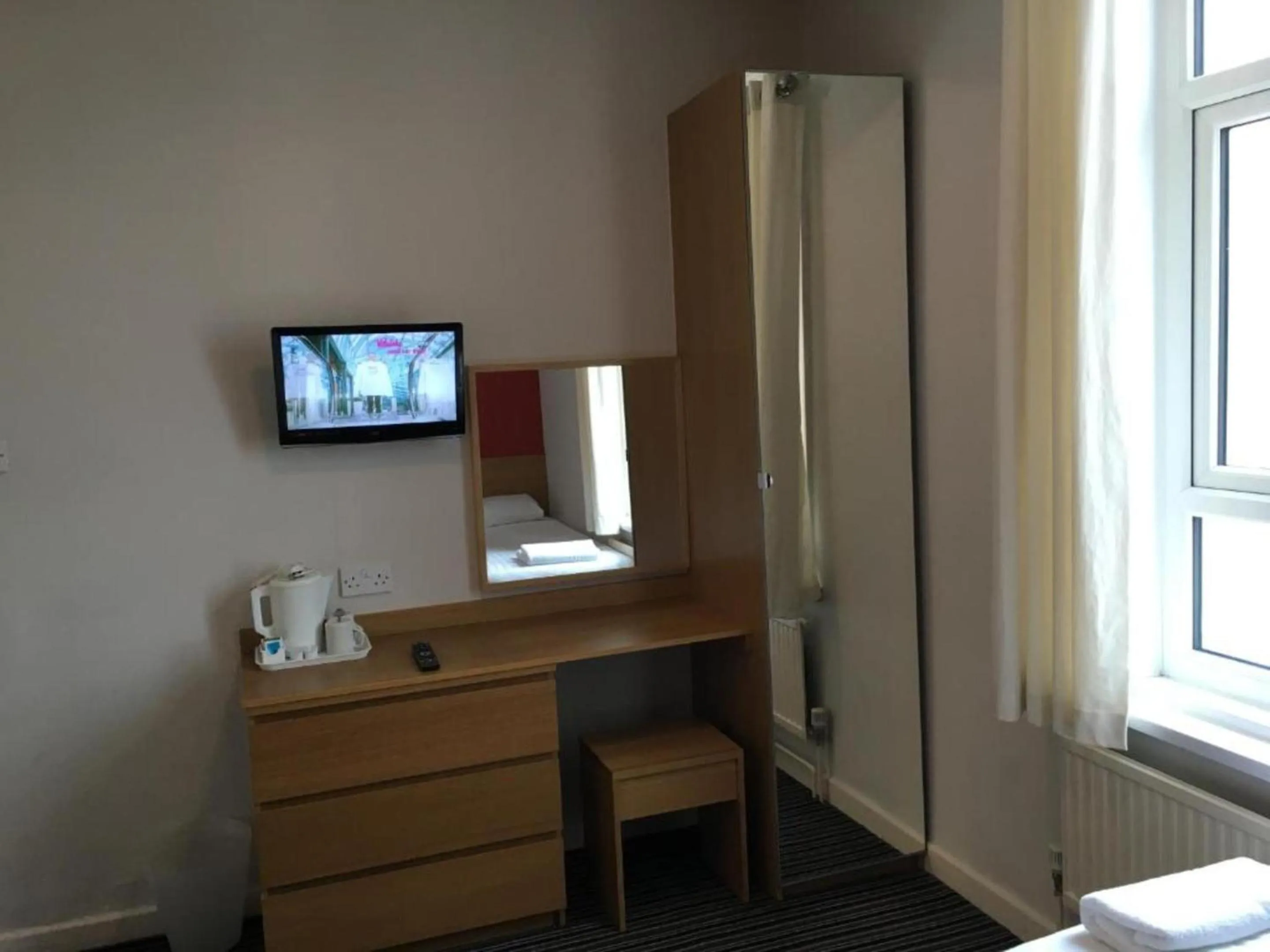 Bedroom, Bed in OYO Wave Crest Hotel