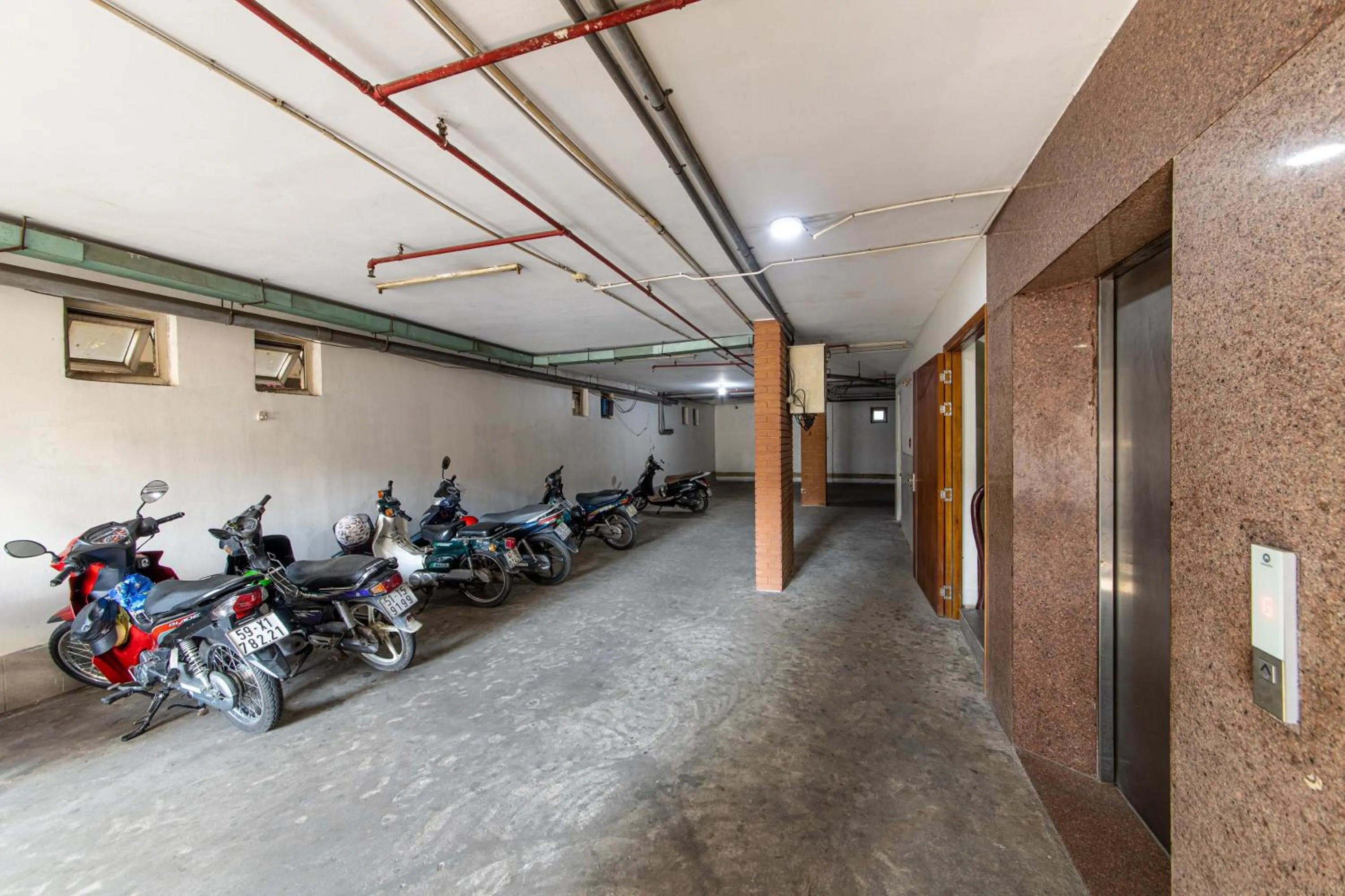 Parking in Phong Lan 2 Hotel