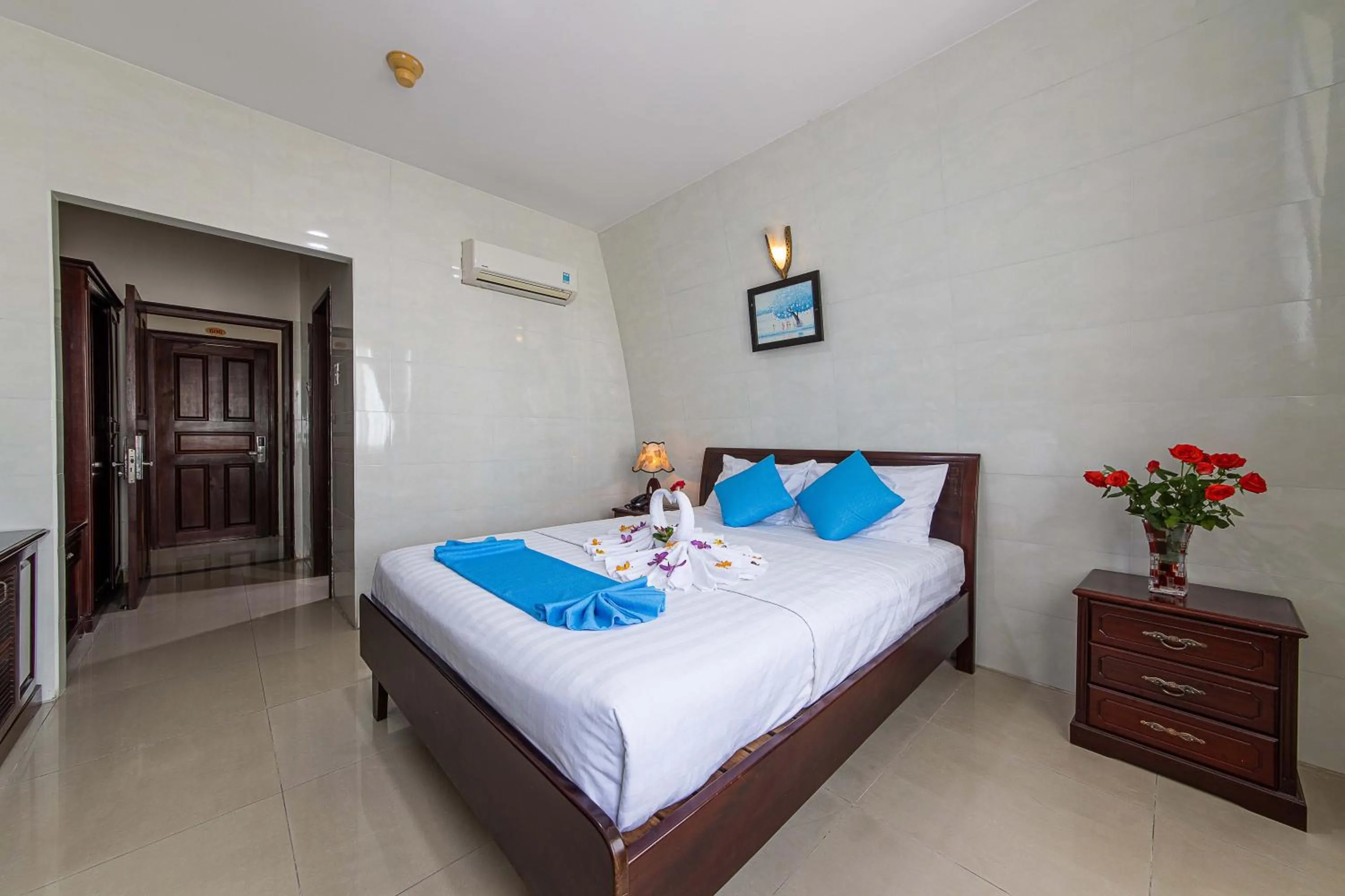 Photo of the whole room, Bed in Phong Lan 2 Hotel