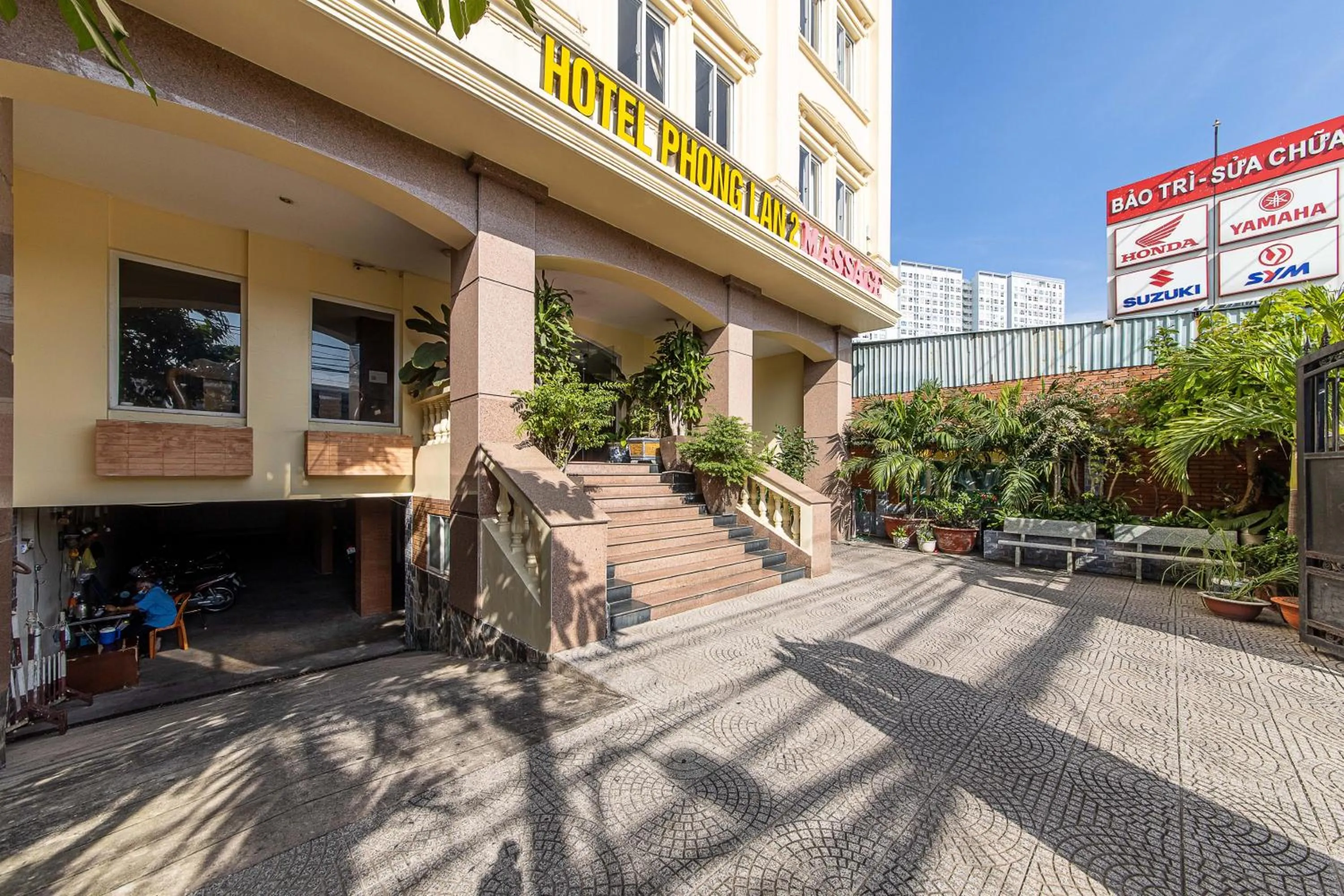 Property building in Phong Lan 2 Hotel