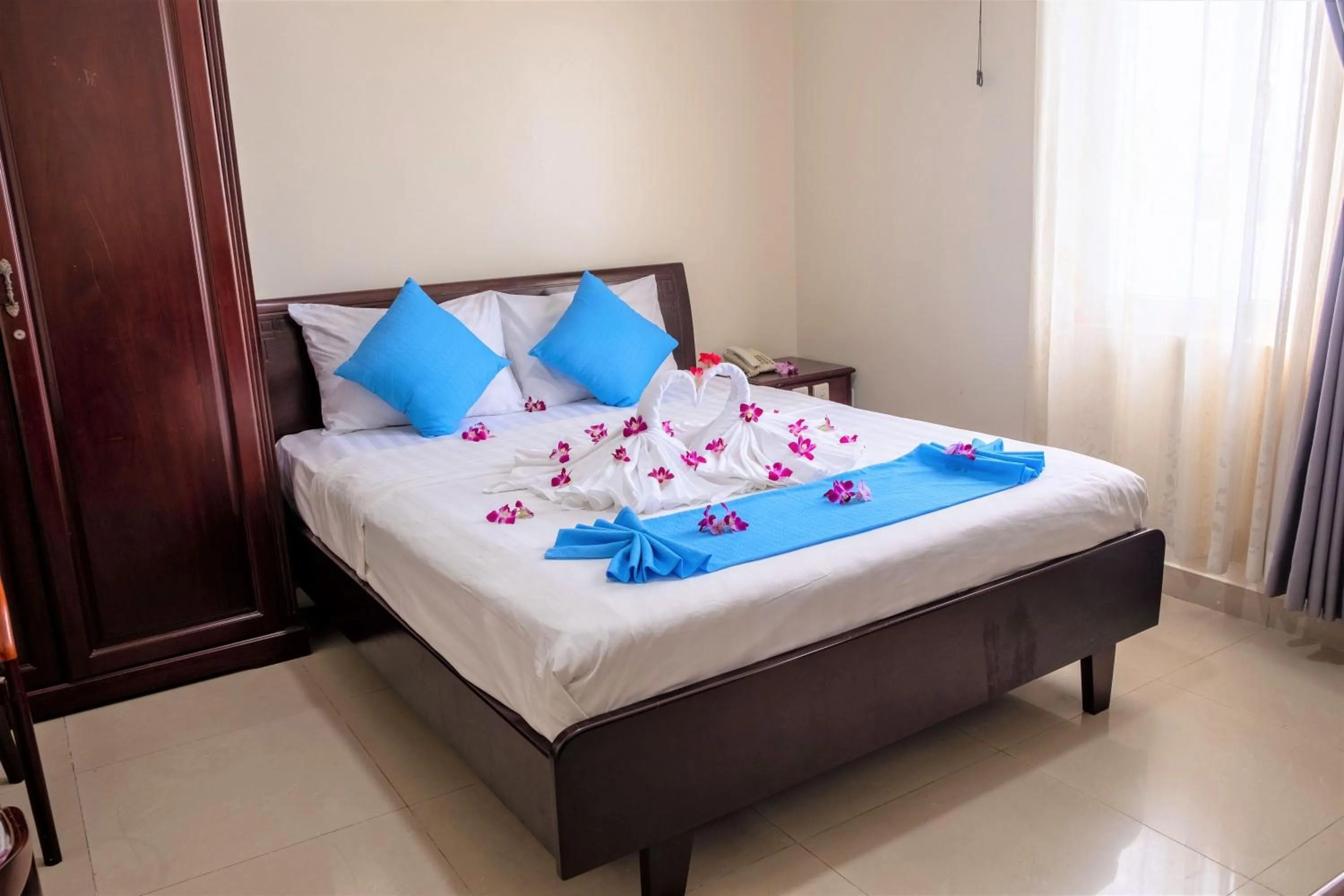 Bedroom, Bed in Phong Lan 2 Hotel