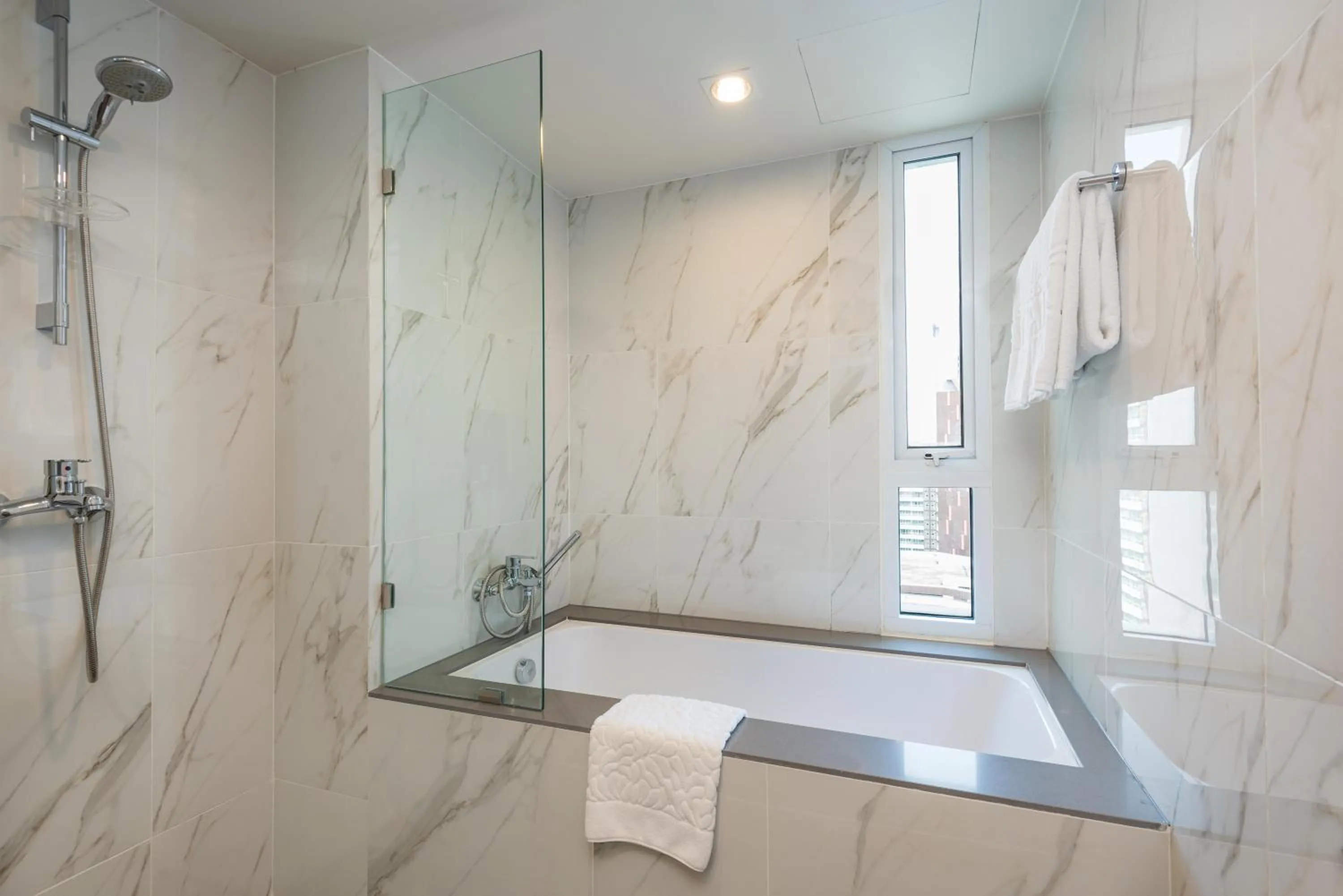 Bath in Maitria Hotel Rama 9 Bangkok - A Chatrium Collection