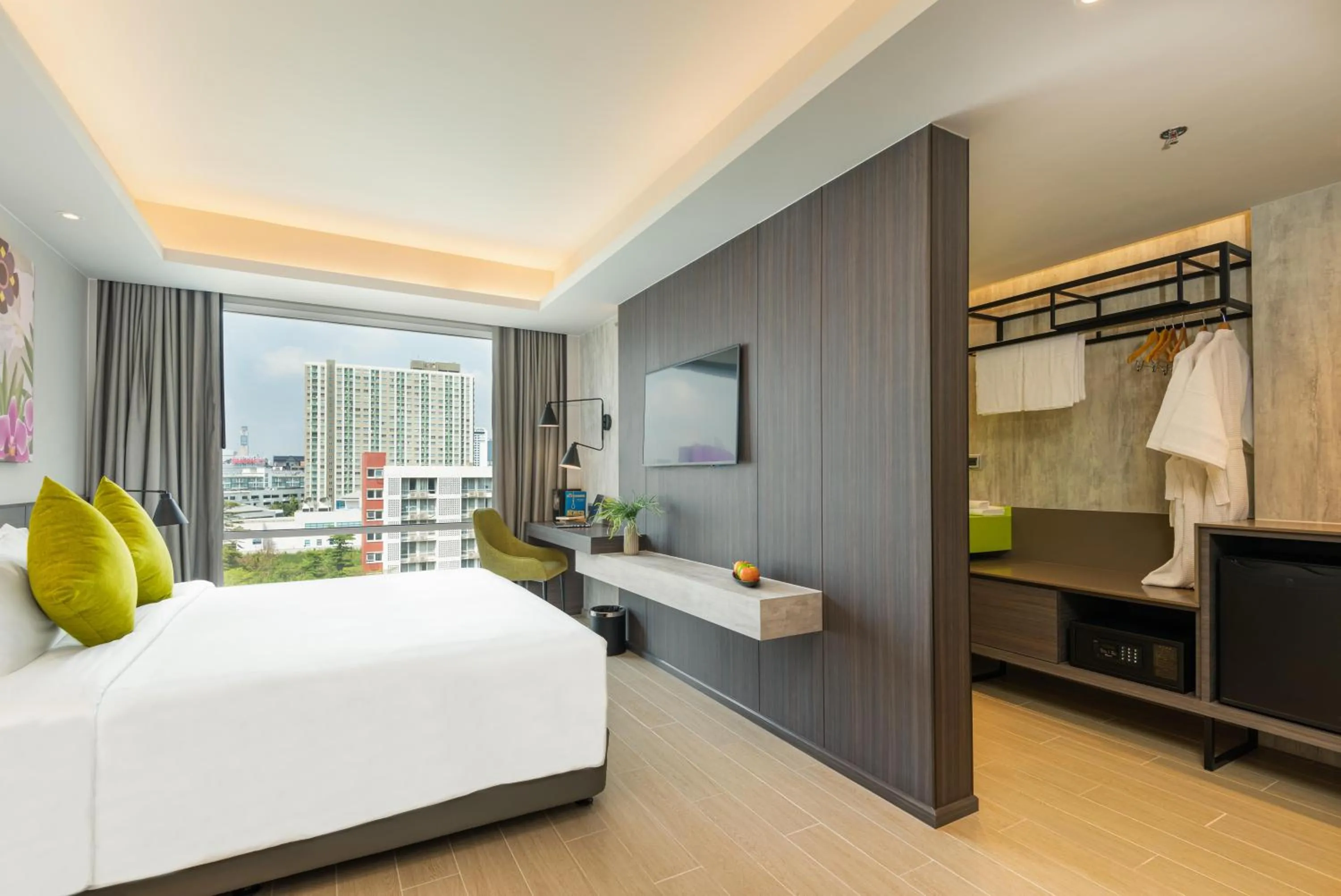Bedroom, Bed in Maitria Hotel Rama 9 Bangkok - A Chatrium Collection