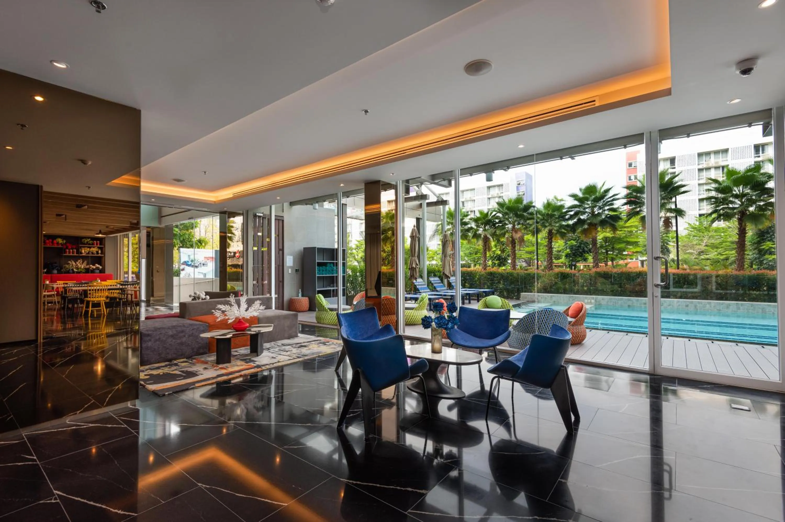 Lobby or reception in Maitria Hotel Rama 9 Bangkok - A Chatrium Collection
