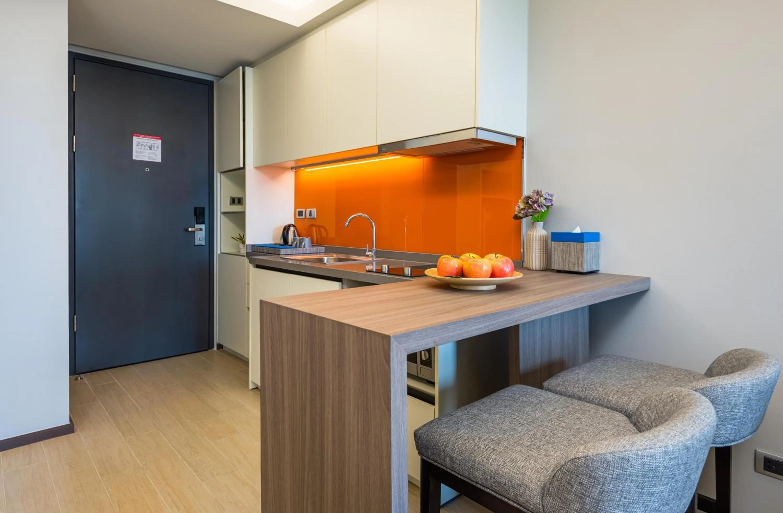 Kitchen or kitchenette in Maitria Hotel Rama 9 Bangkok - A Chatrium Collection
