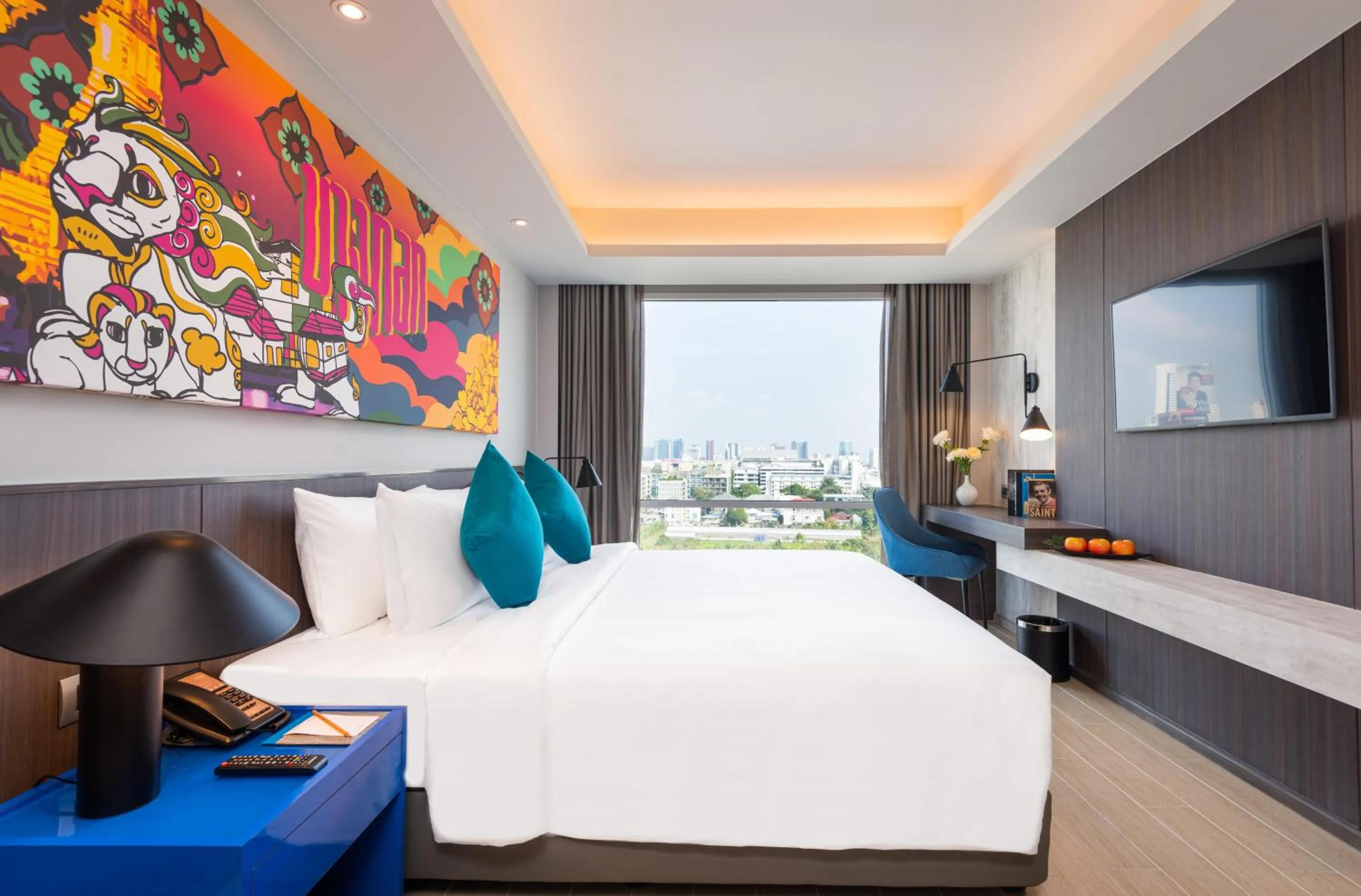 Communal lounge/ TV room, Bed in Maitria Hotel Rama 9 Bangkok - A Chatrium Collection