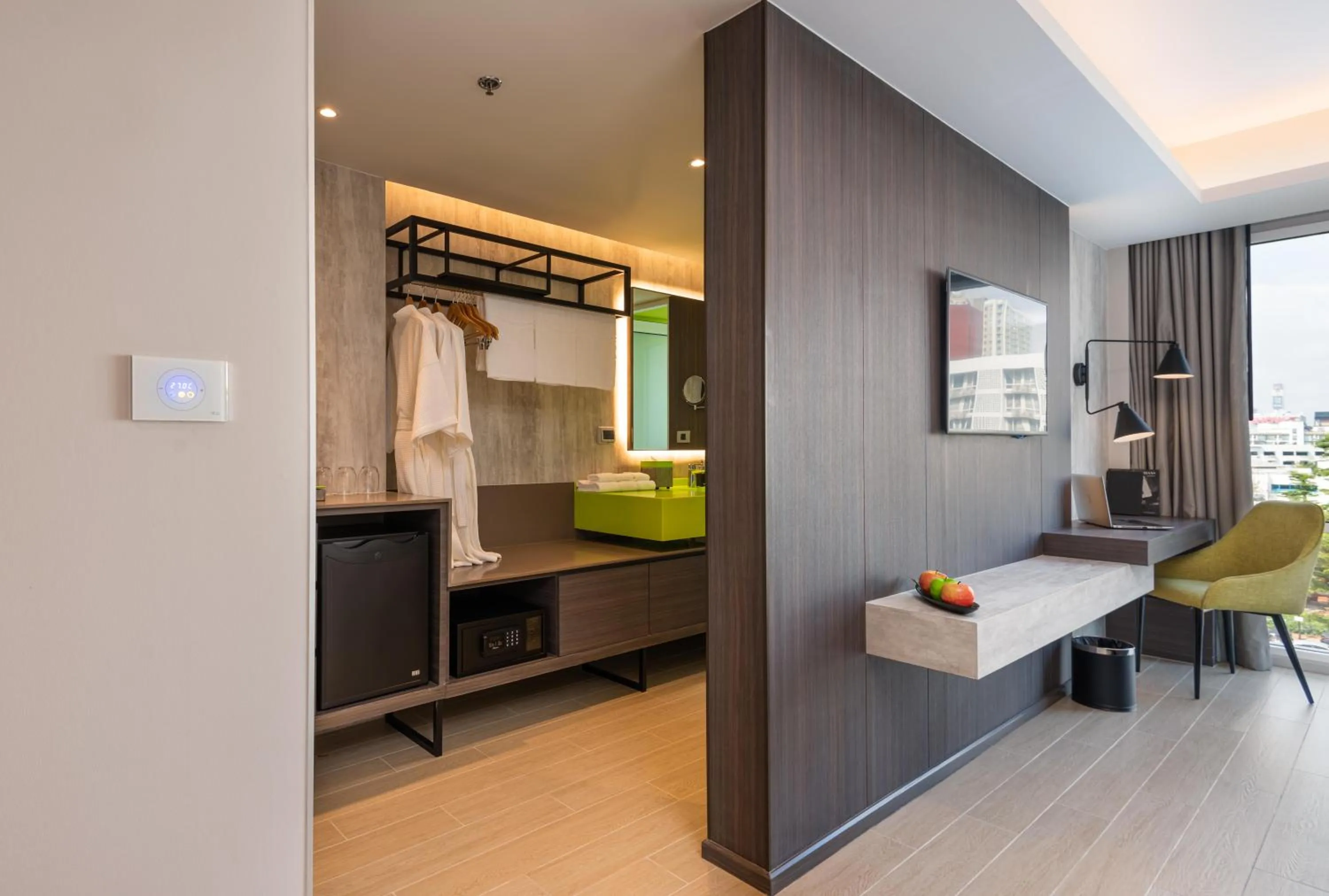 Bathroom, Bed in Maitria Hotel Rama 9 Bangkok - A Chatrium Collection