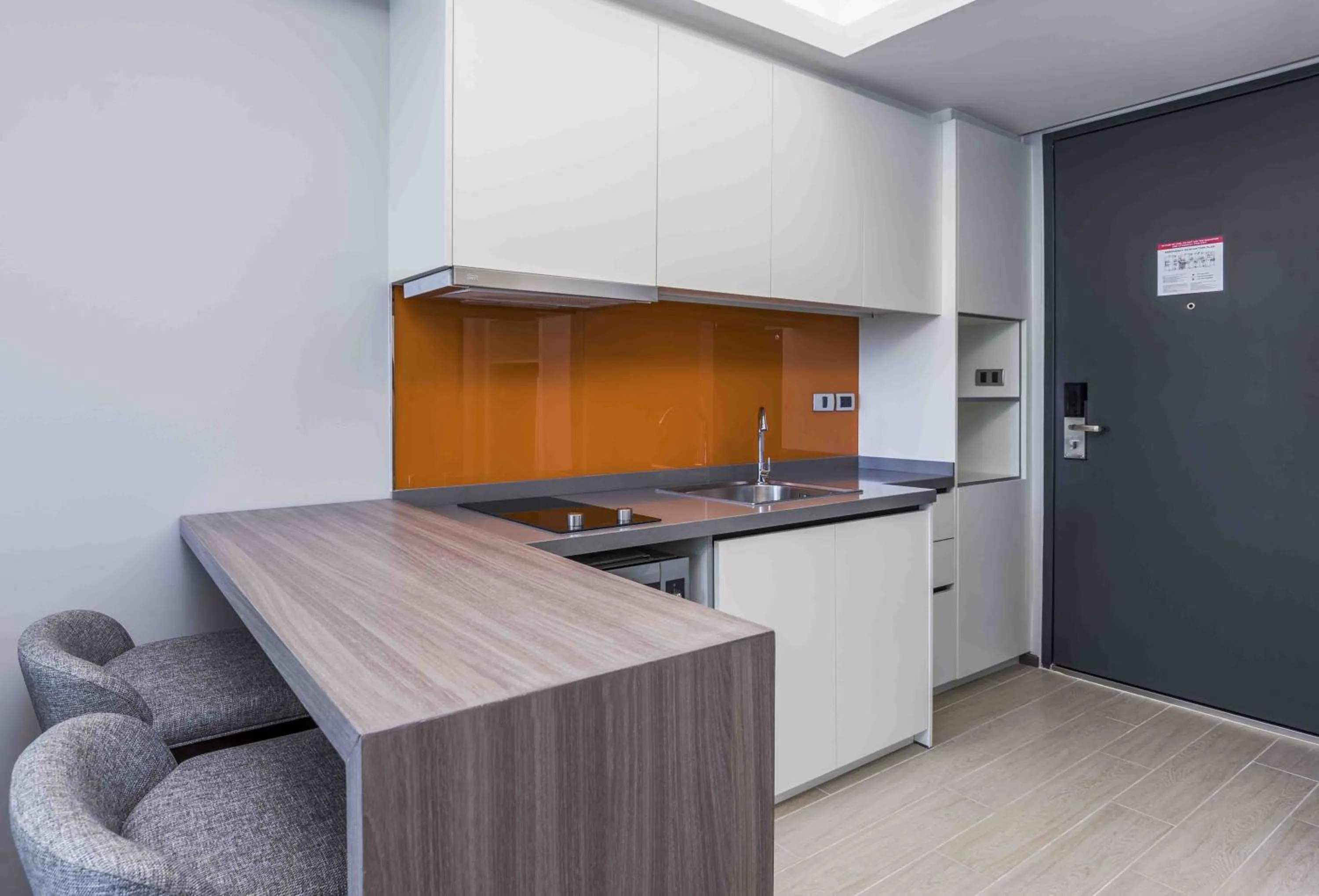 Kitchen or kitchenette in Maitria Hotel Rama 9 Bangkok - A Chatrium Collection