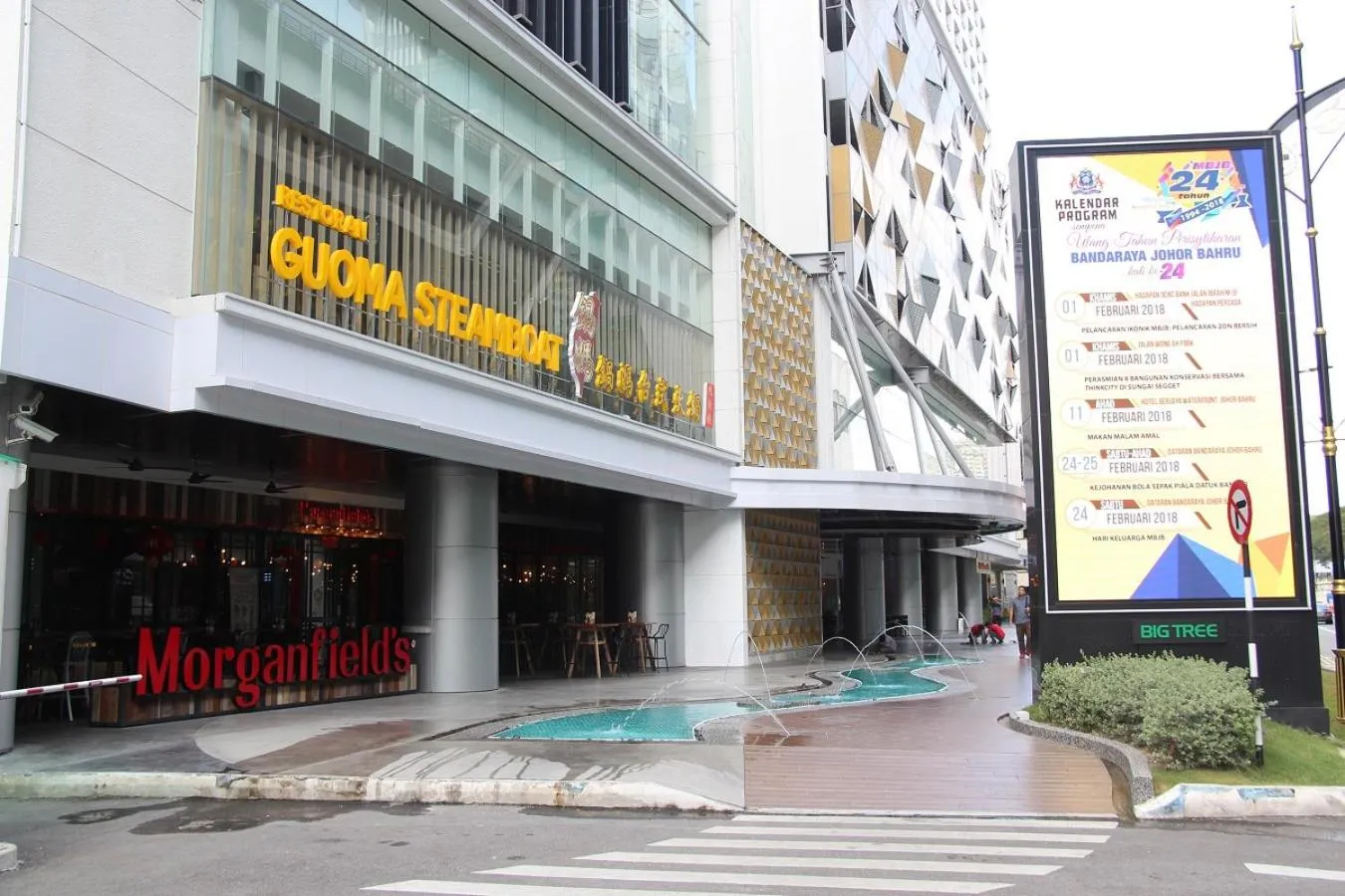 Restaurant/places to eat in Suasana Residence by Nest Home