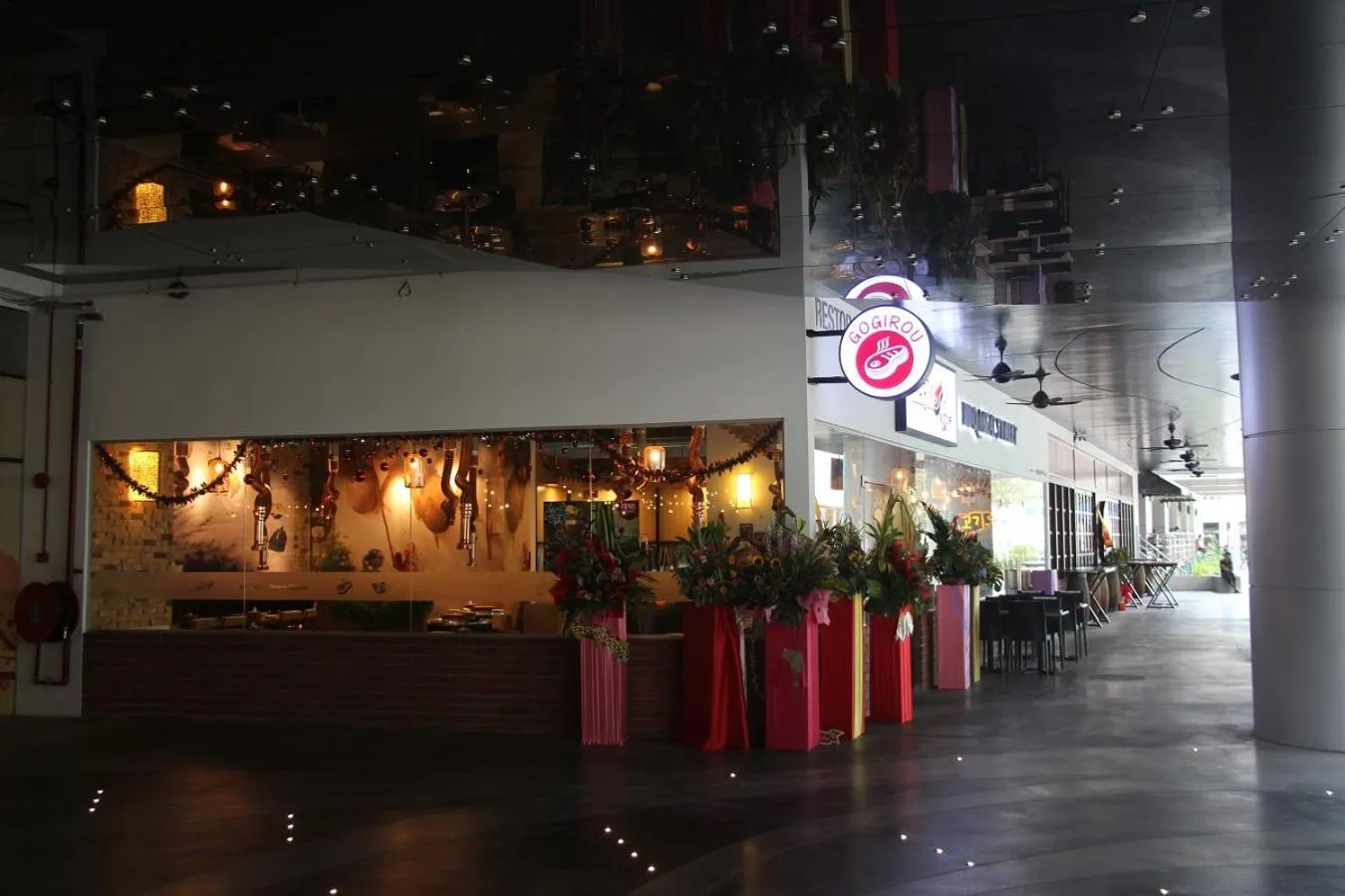 Restaurant/places to eat in Suasana Residence by Nest Home