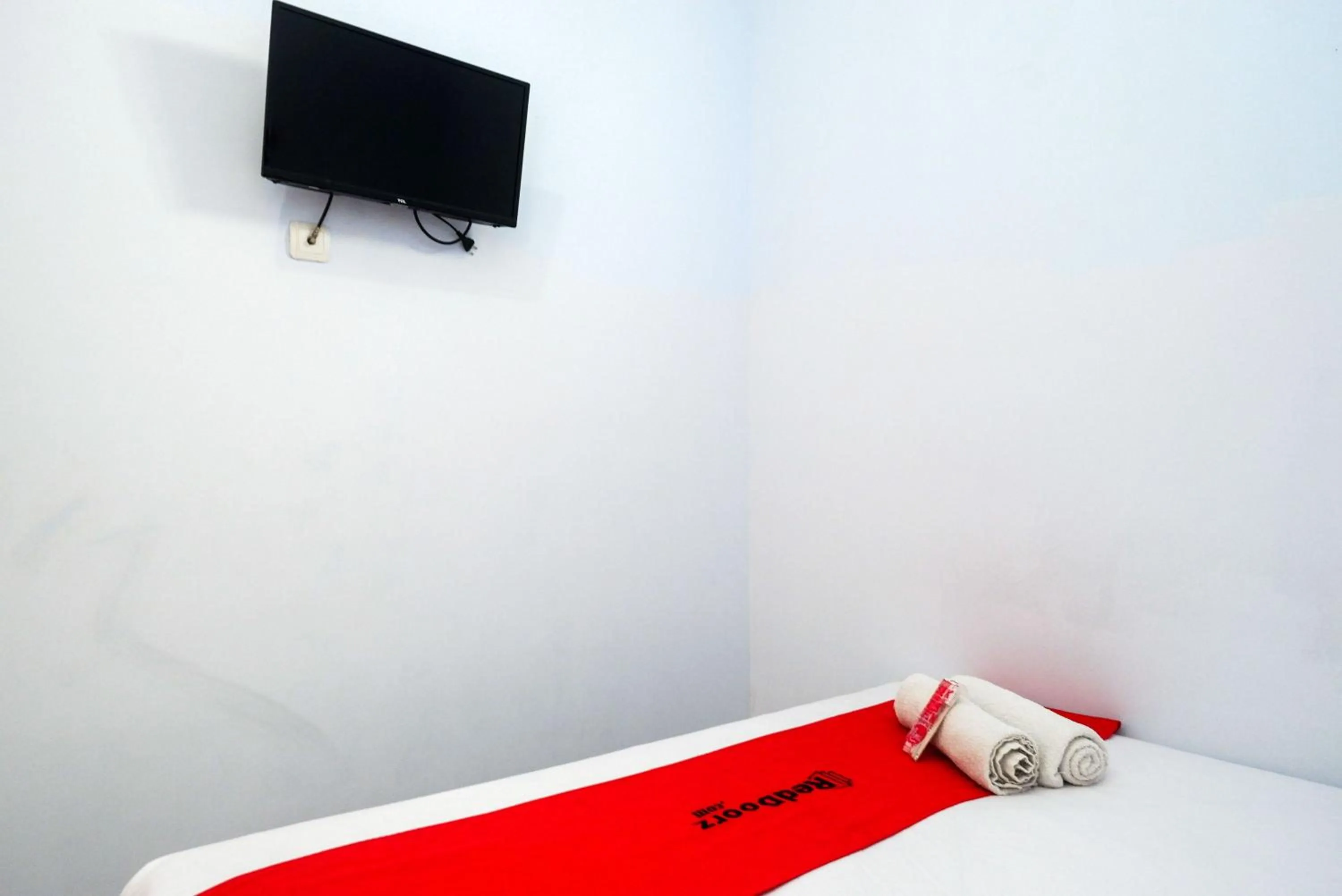 Bedroom, Bed in RedDoorz near Bandara Ahmad Yani Semarang