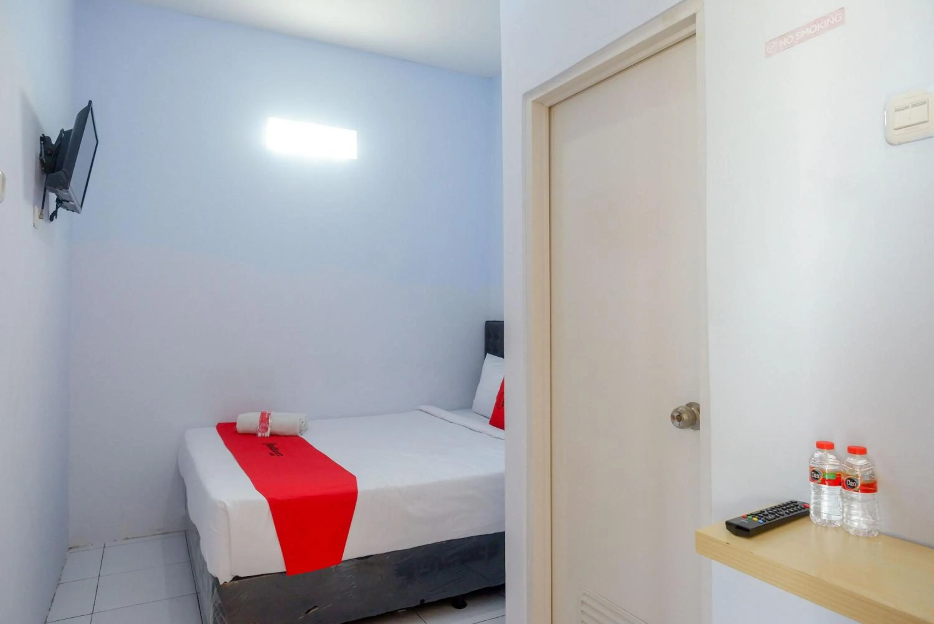 Bedroom, Bed in RedDoorz near Bandara Ahmad Yani Semarang