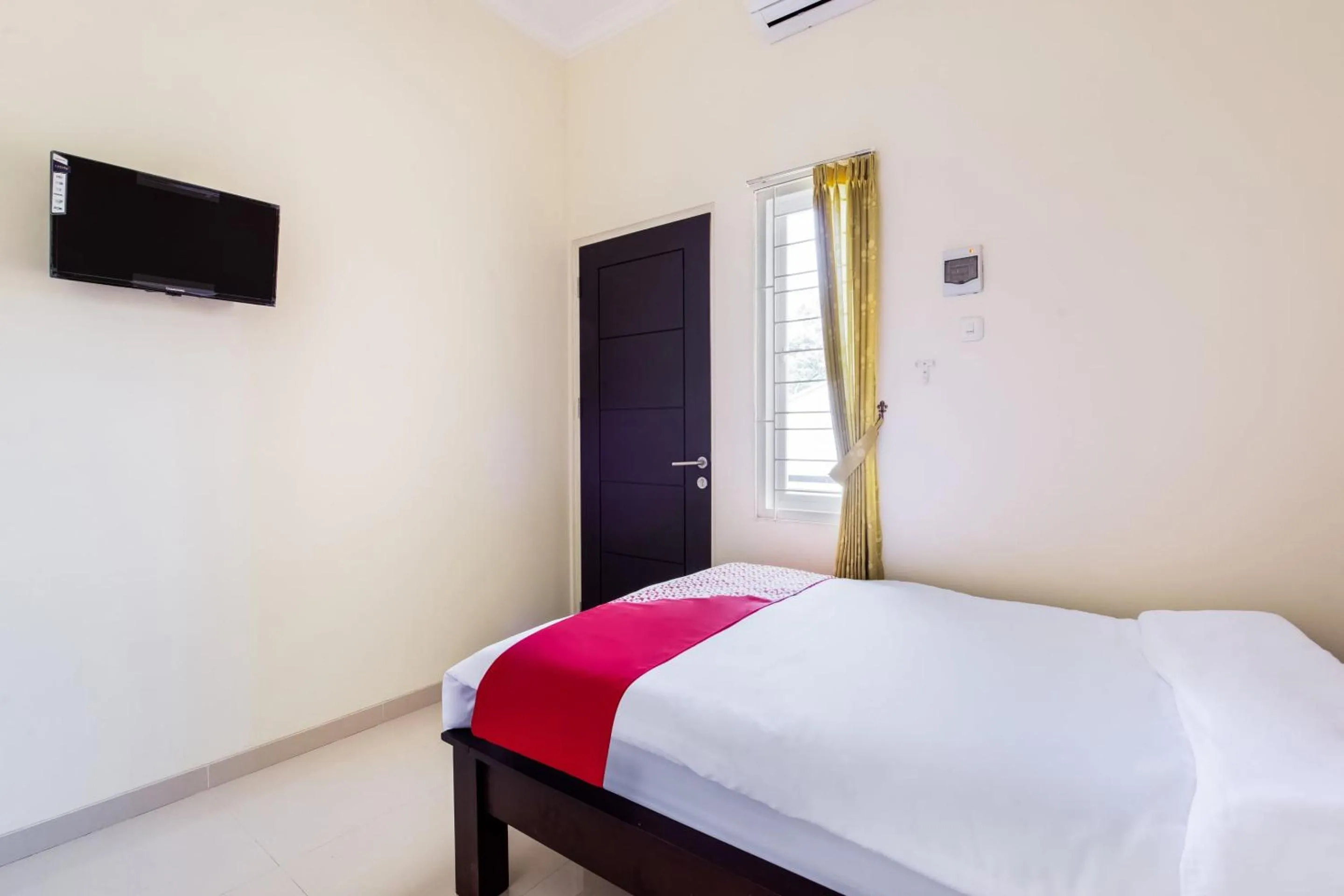 Bedroom in OYO Life 3398 Griya RM 19 Syariah