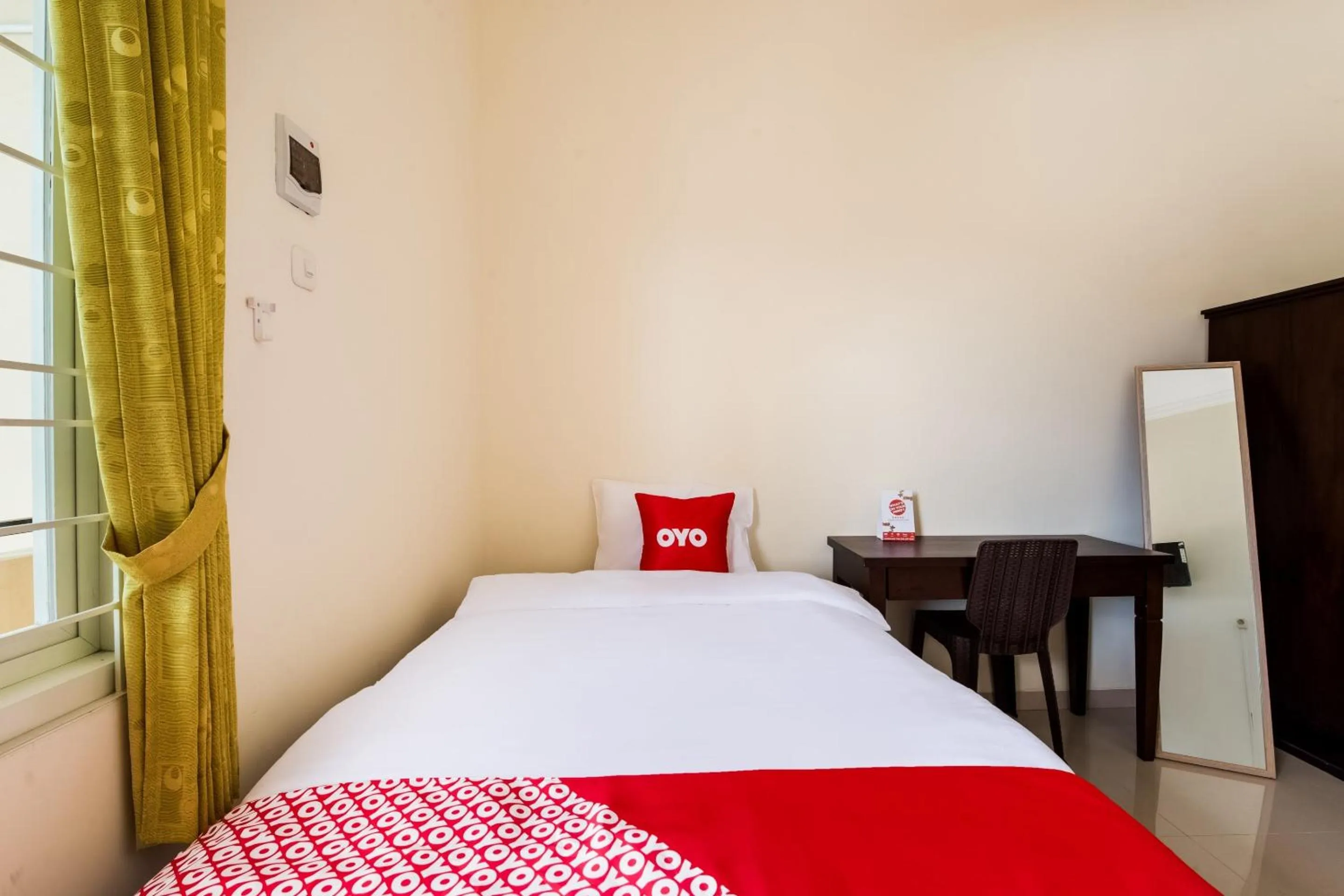 Bedroom in OYO Life 3398 Griya RM 19 Syariah