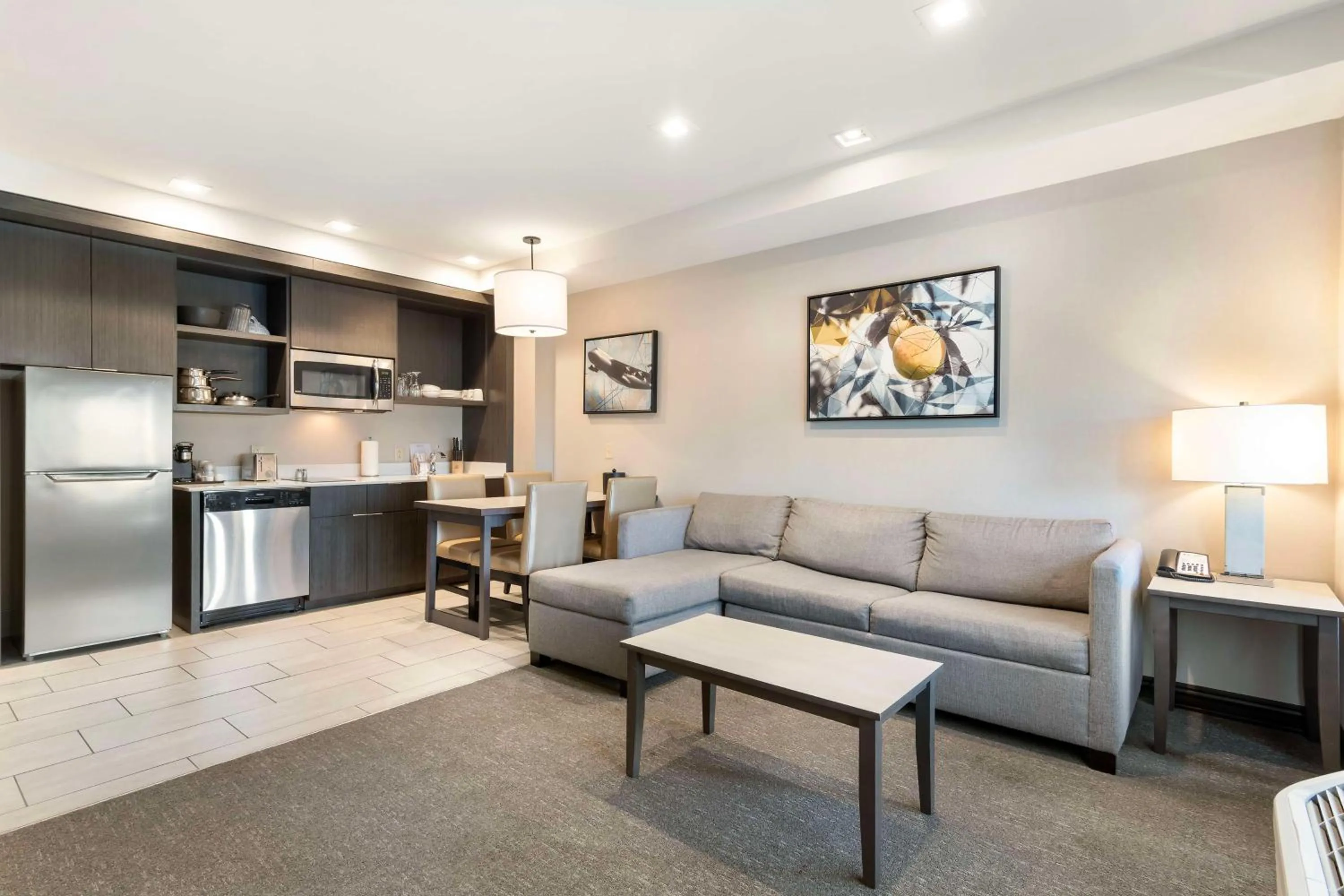 Bedroom in Best Western Plus Executive Residency Rigby's Water World Hotel