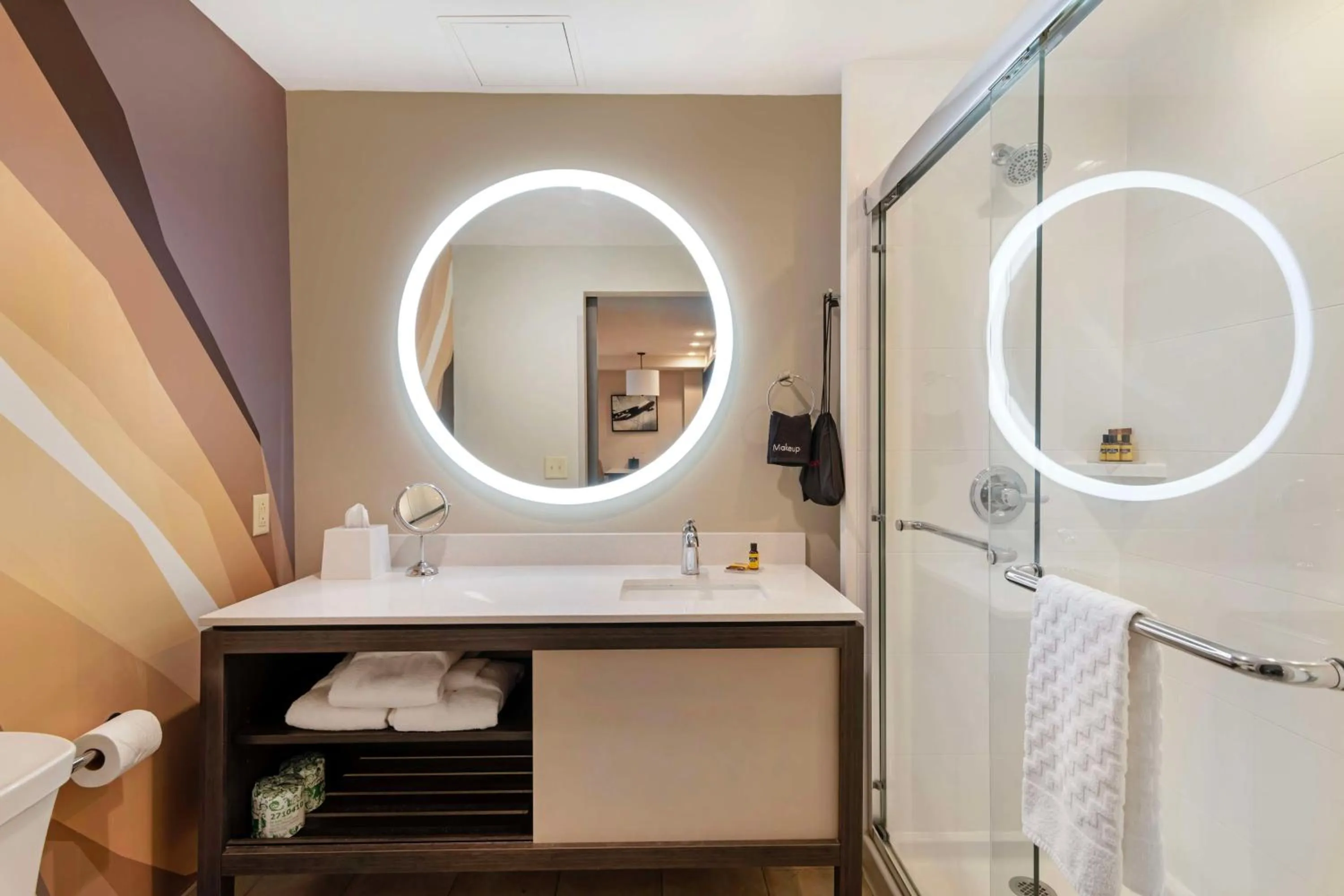 Bathroom in Best Western Plus Executive Residency Rigby's Water World Hotel