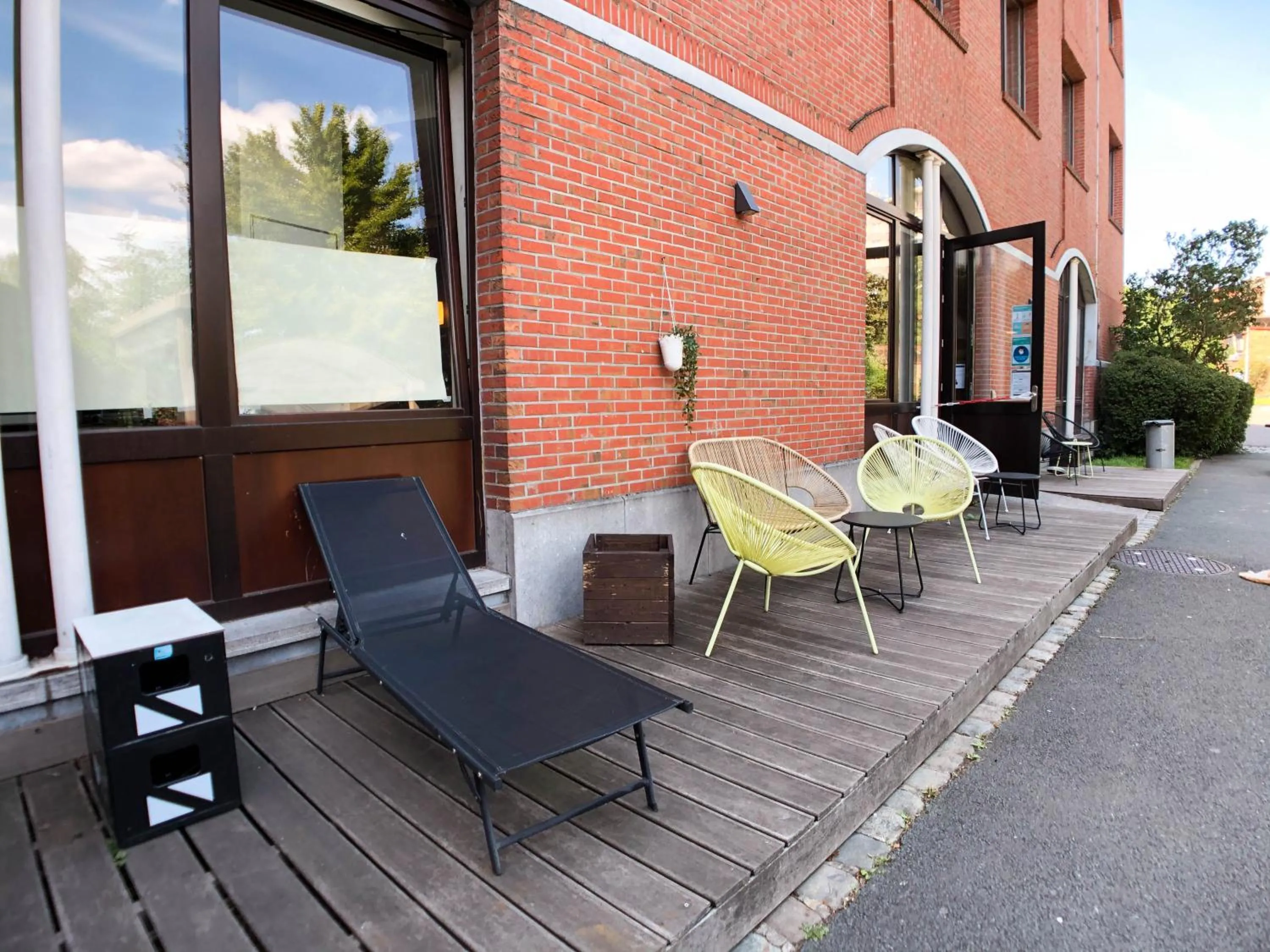 Patio in HI Brussels Generation Europe Hostel