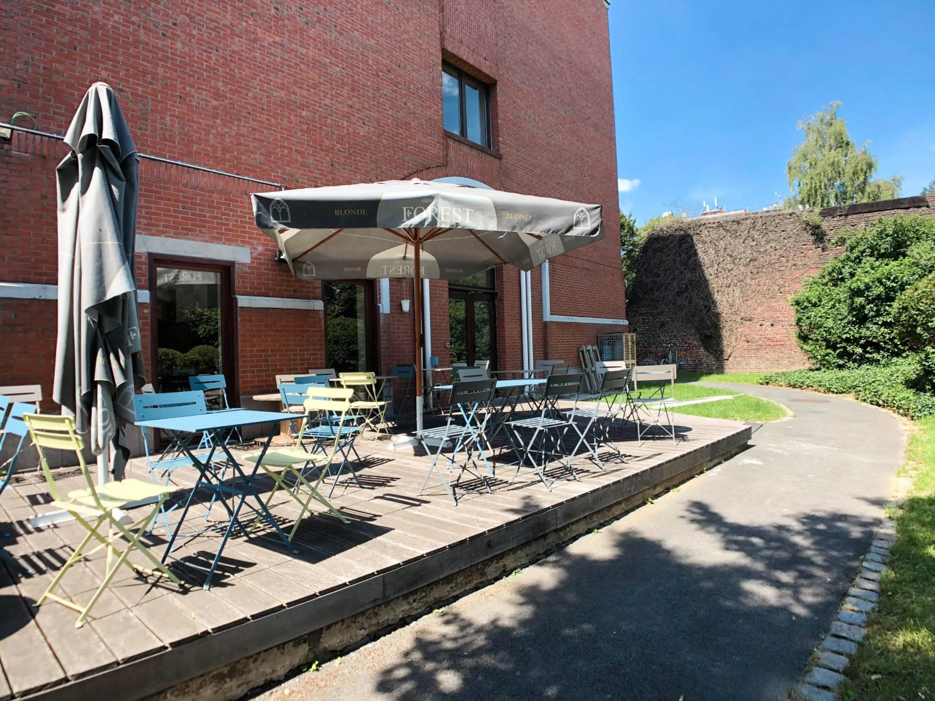 Patio in HI Brussels Generation Europe Hostel