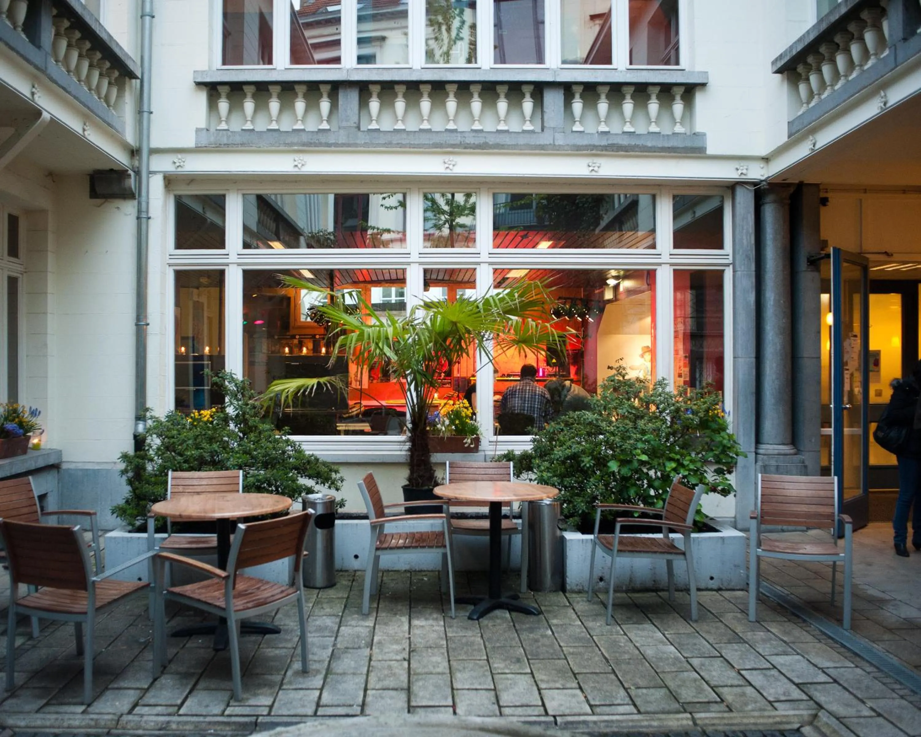 Patio in HI Brussels Jacques Brel Hostel