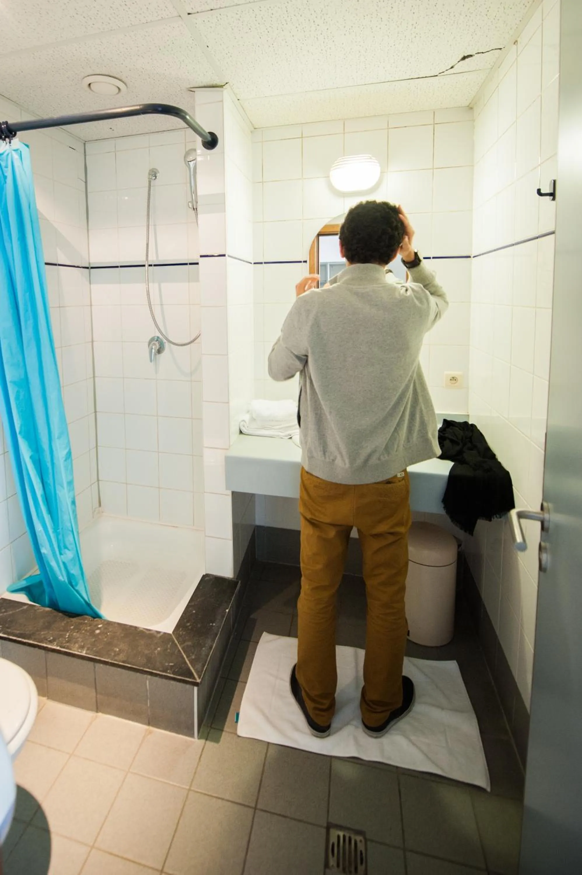 Bathroom in HI Brussels Jacques Brel Hostel