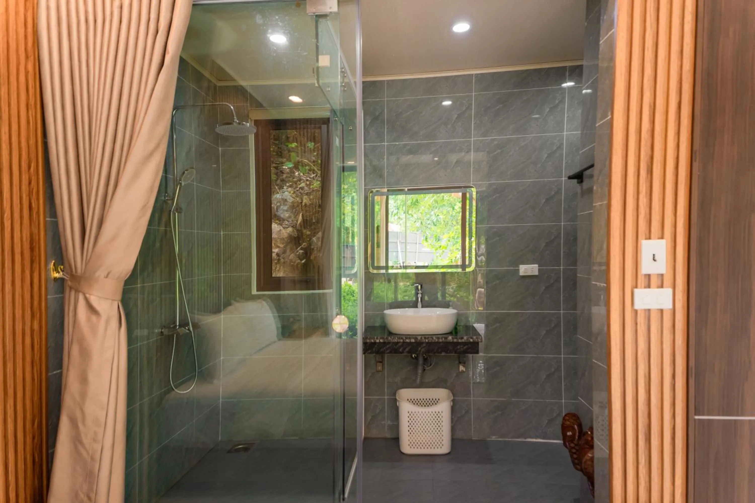 Toilet in Trang An Freedom Hood