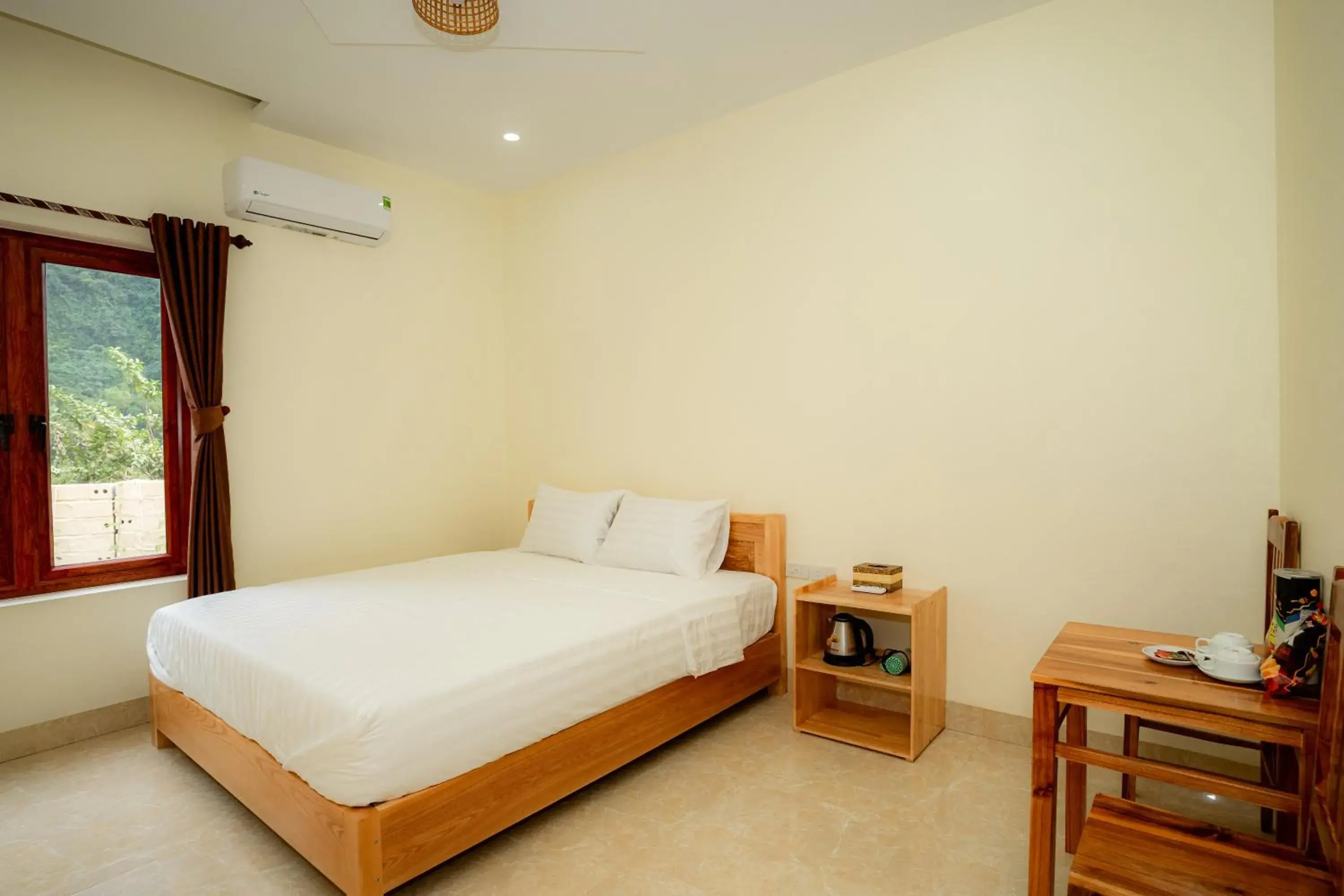 King Room with Mountain View - single occupancy in Trang An Freedom Hood King Room with Mountain View - single occupancy in Trang An Freedom Hood