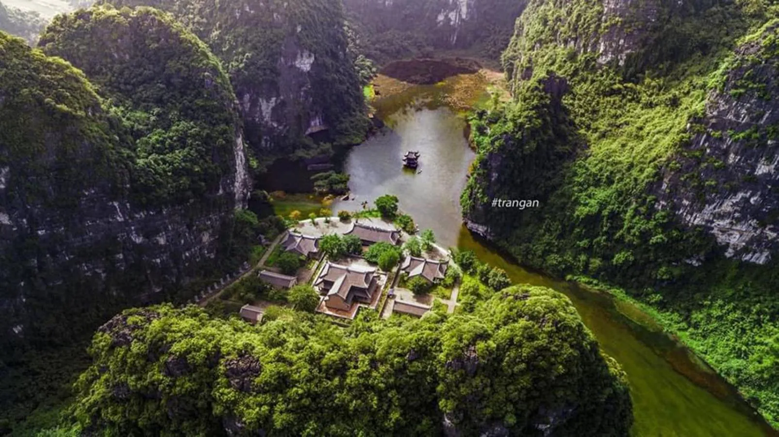 Bird's eye view in Trang An Freedom Hood