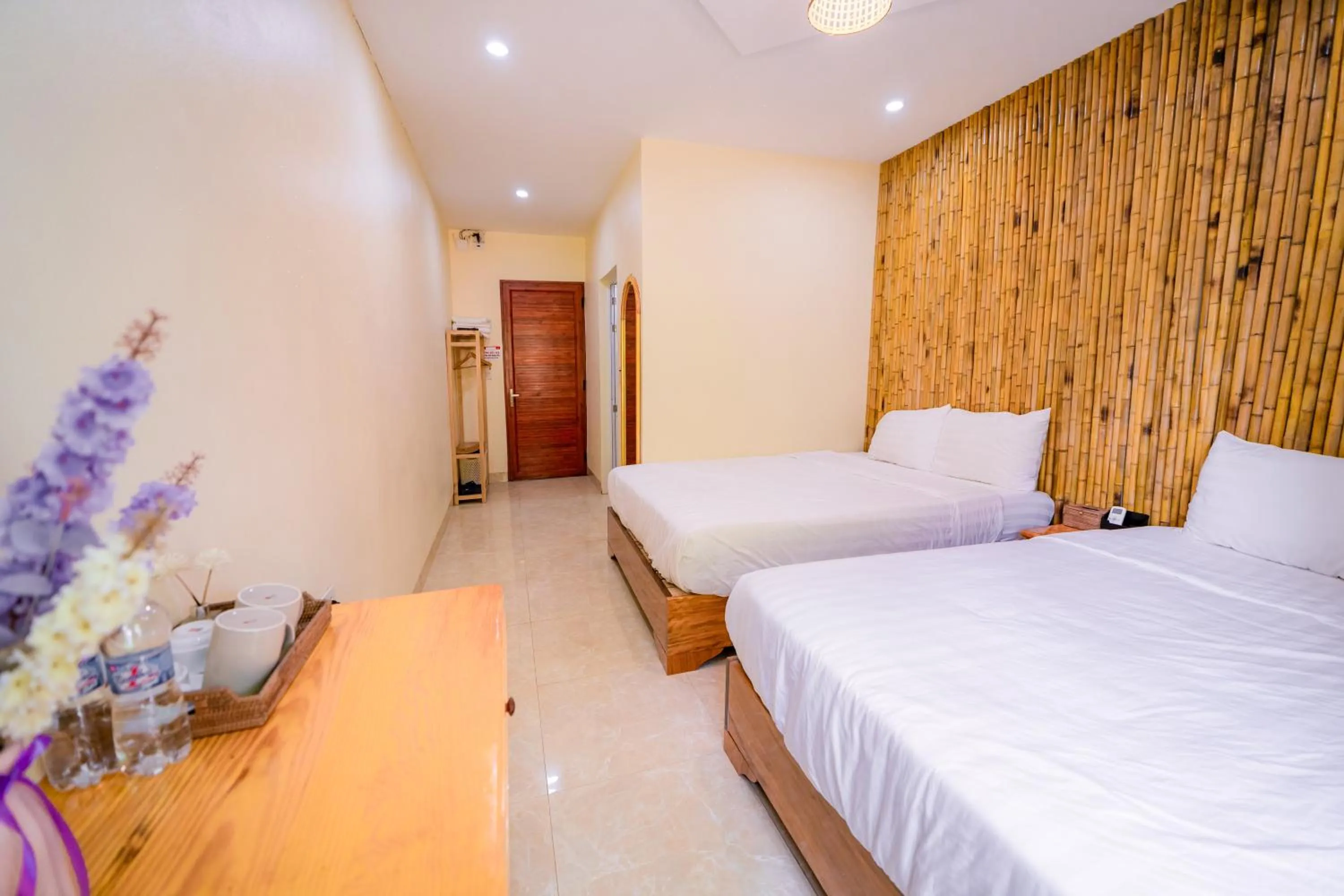 Photo of the whole room, Bed in Trang An Freedom Hood