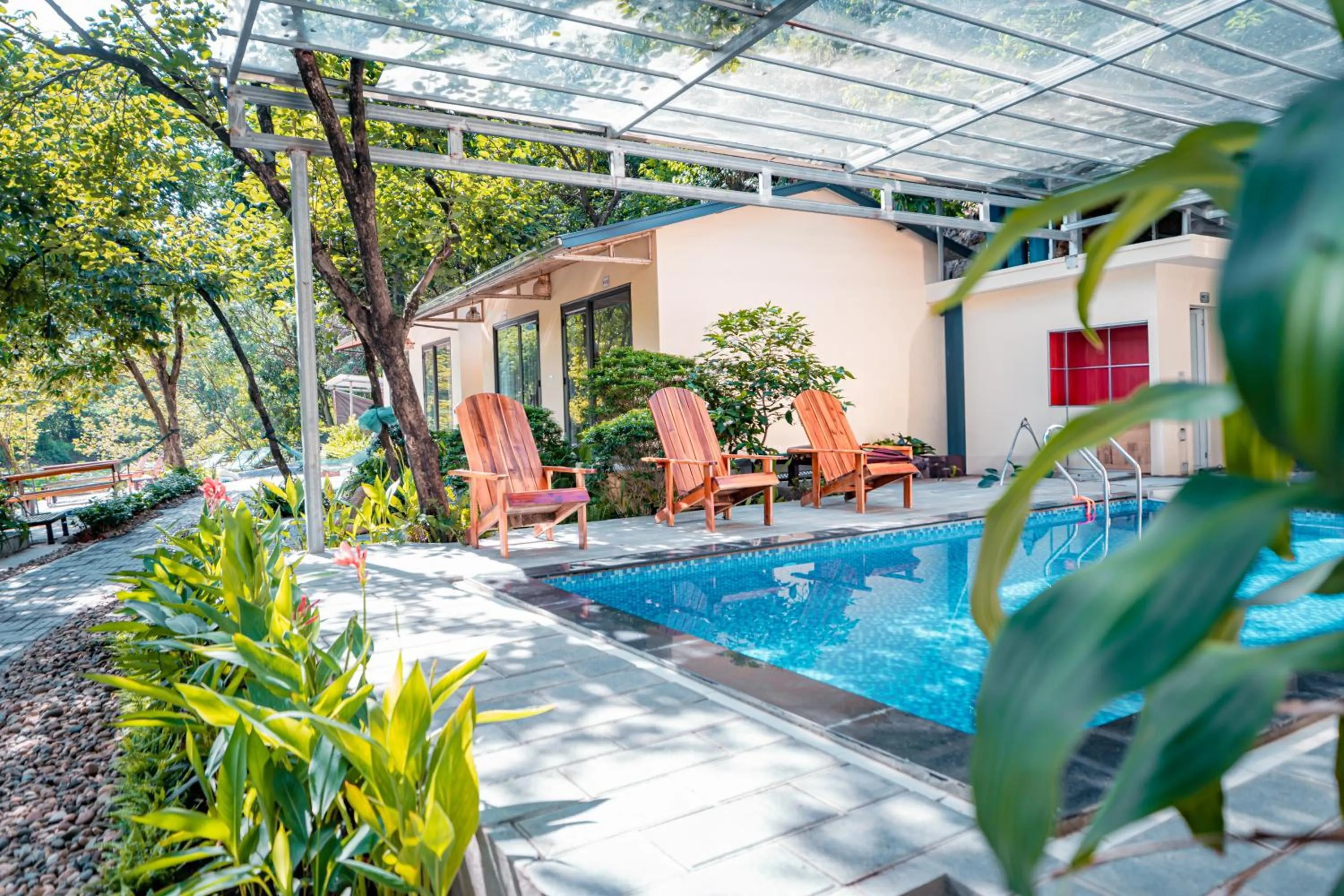 Swimming pool in Trang An Freedom Hood