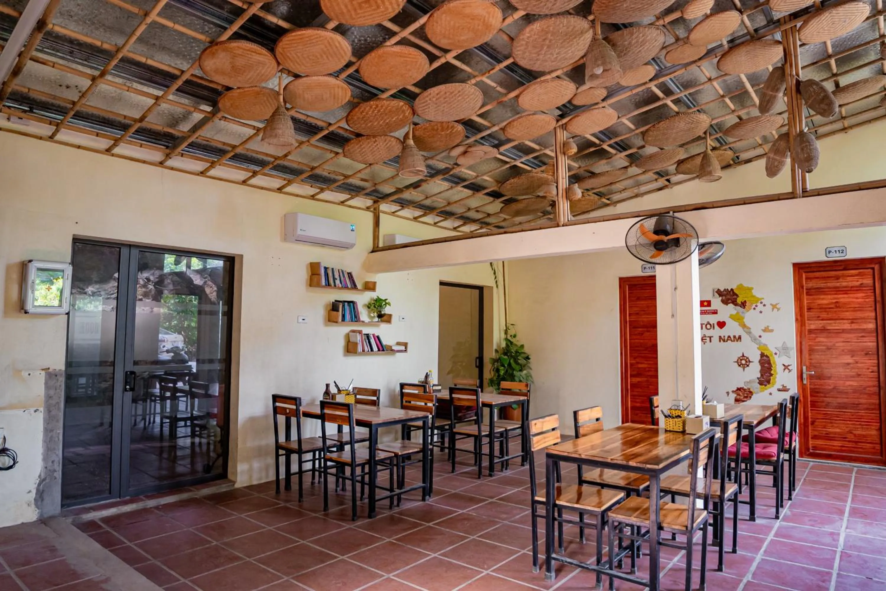 Restaurant/places to eat in Trang An Freedom Hood