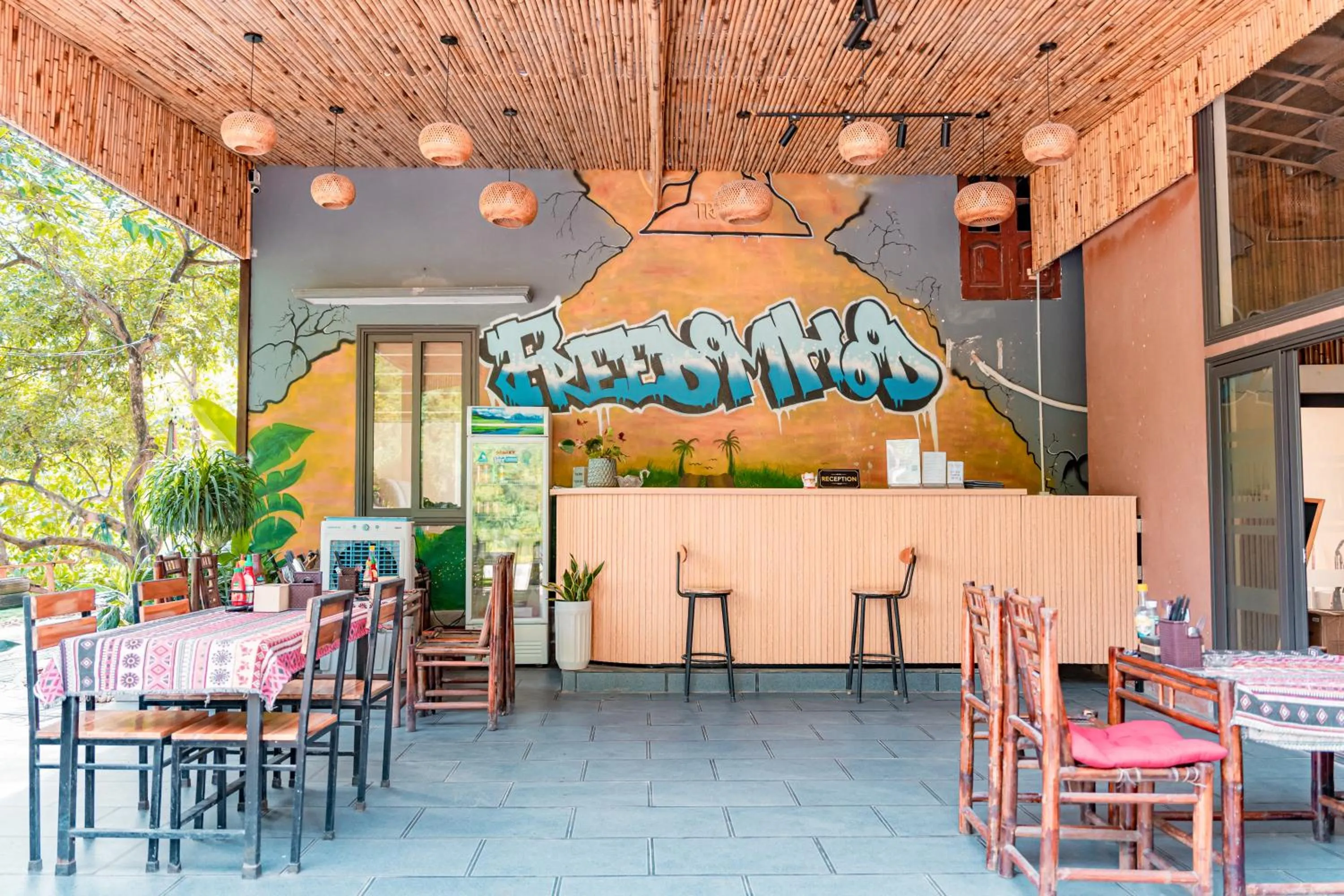 Restaurant/places to eat in Trang An Freedom Hood