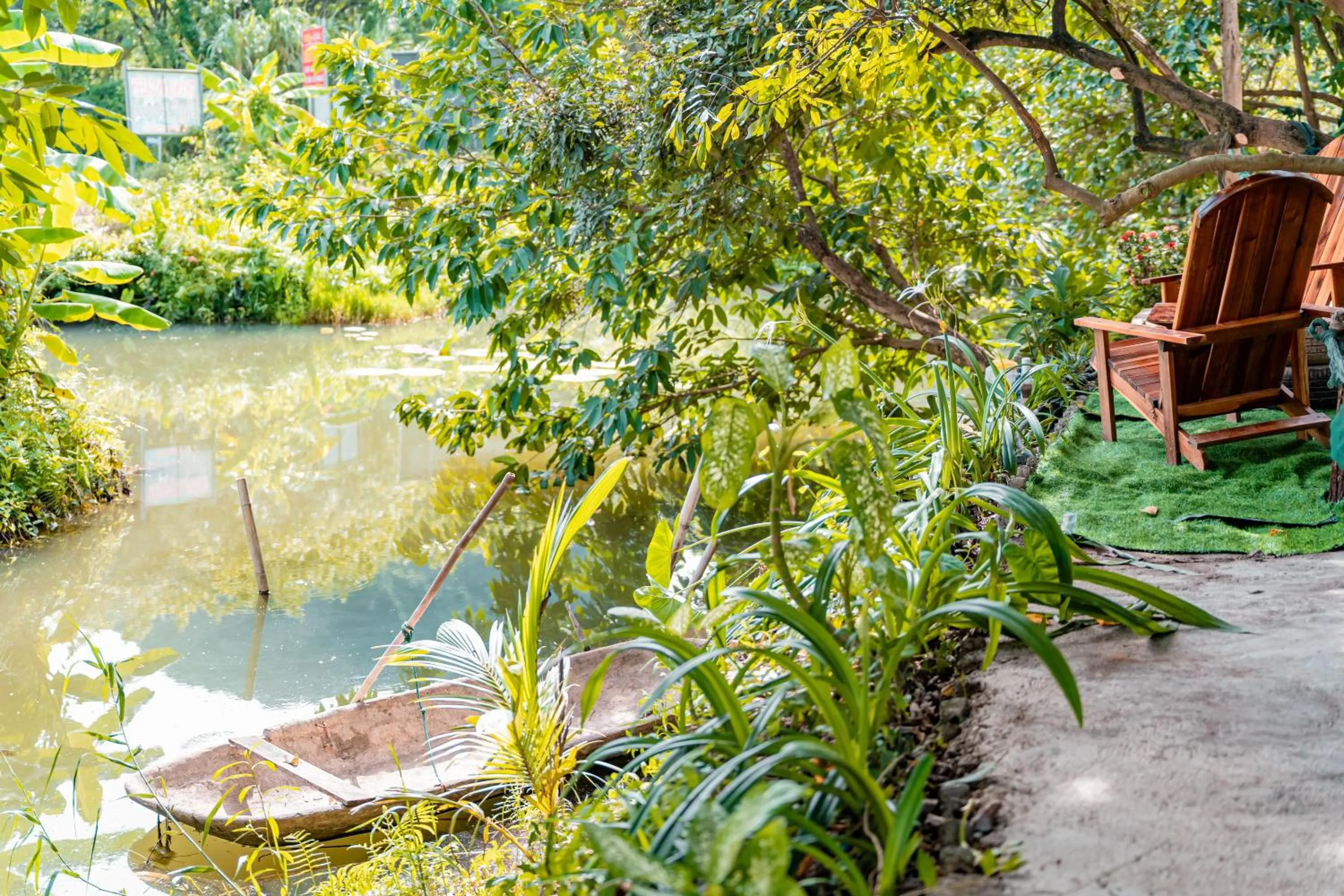 On site in Trang An Freedom Hood