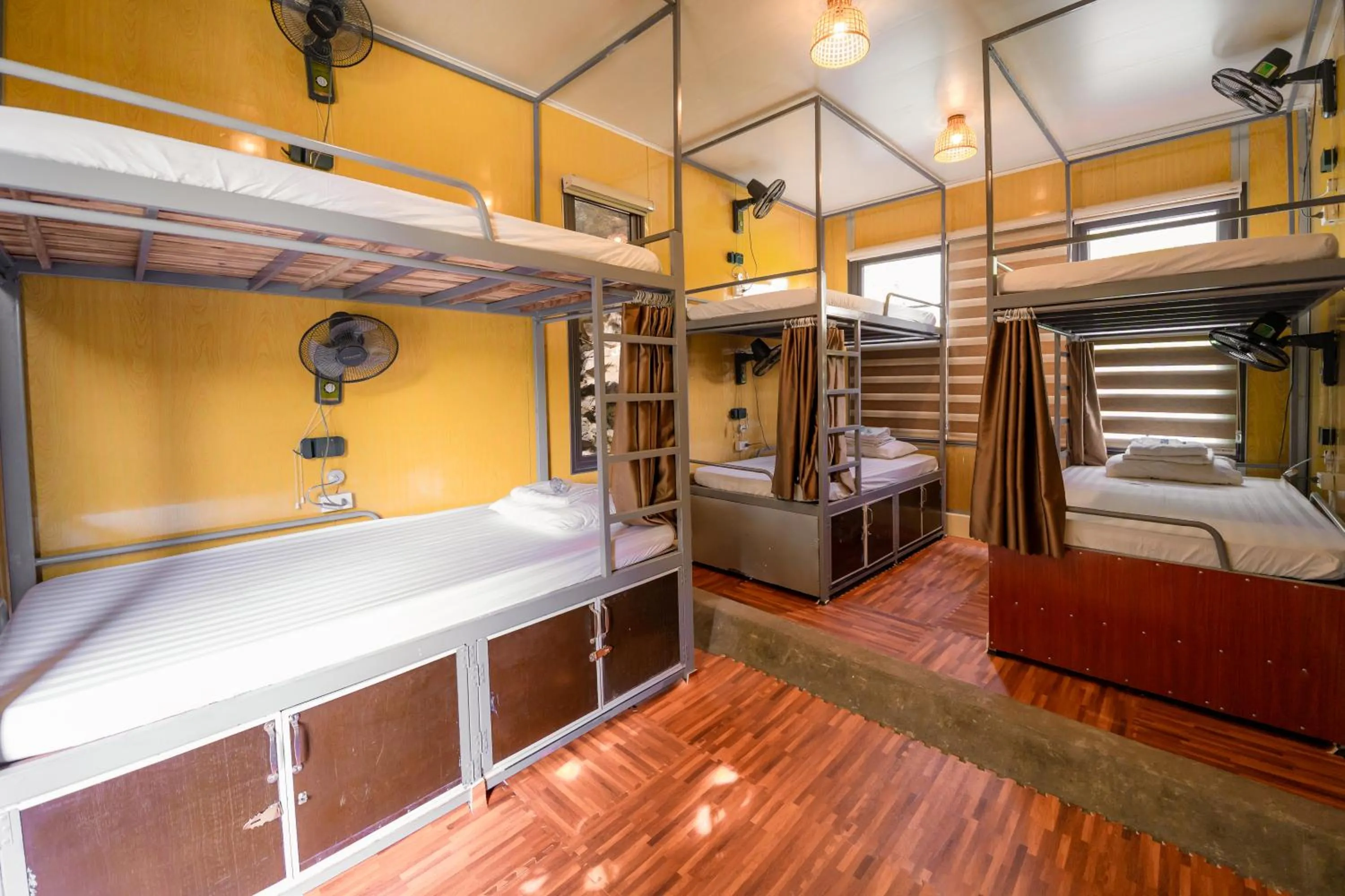 Photo of the whole room, Bed in Trang An Freedom Hood