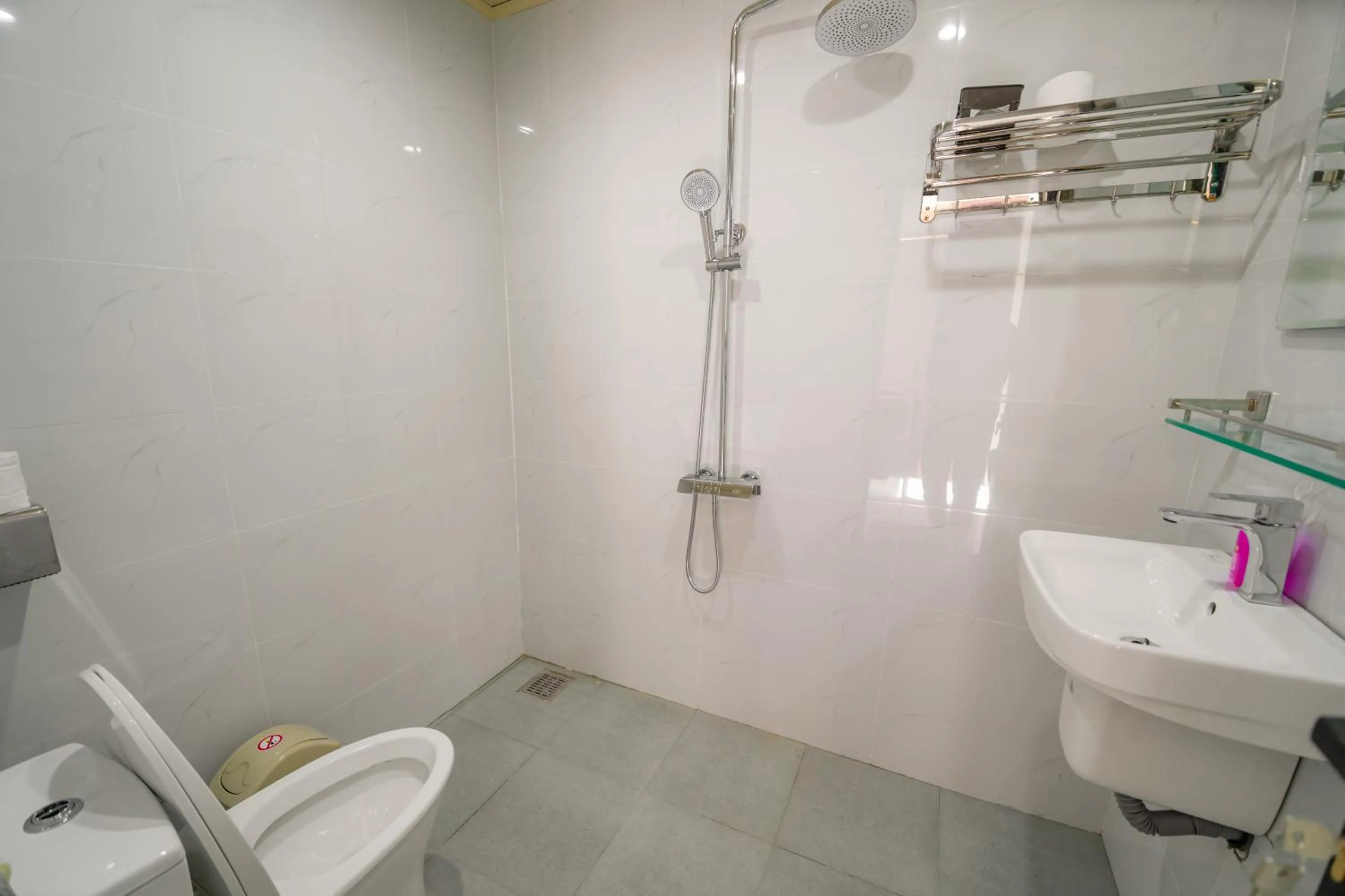 Shower in Trang An Freedom Hood