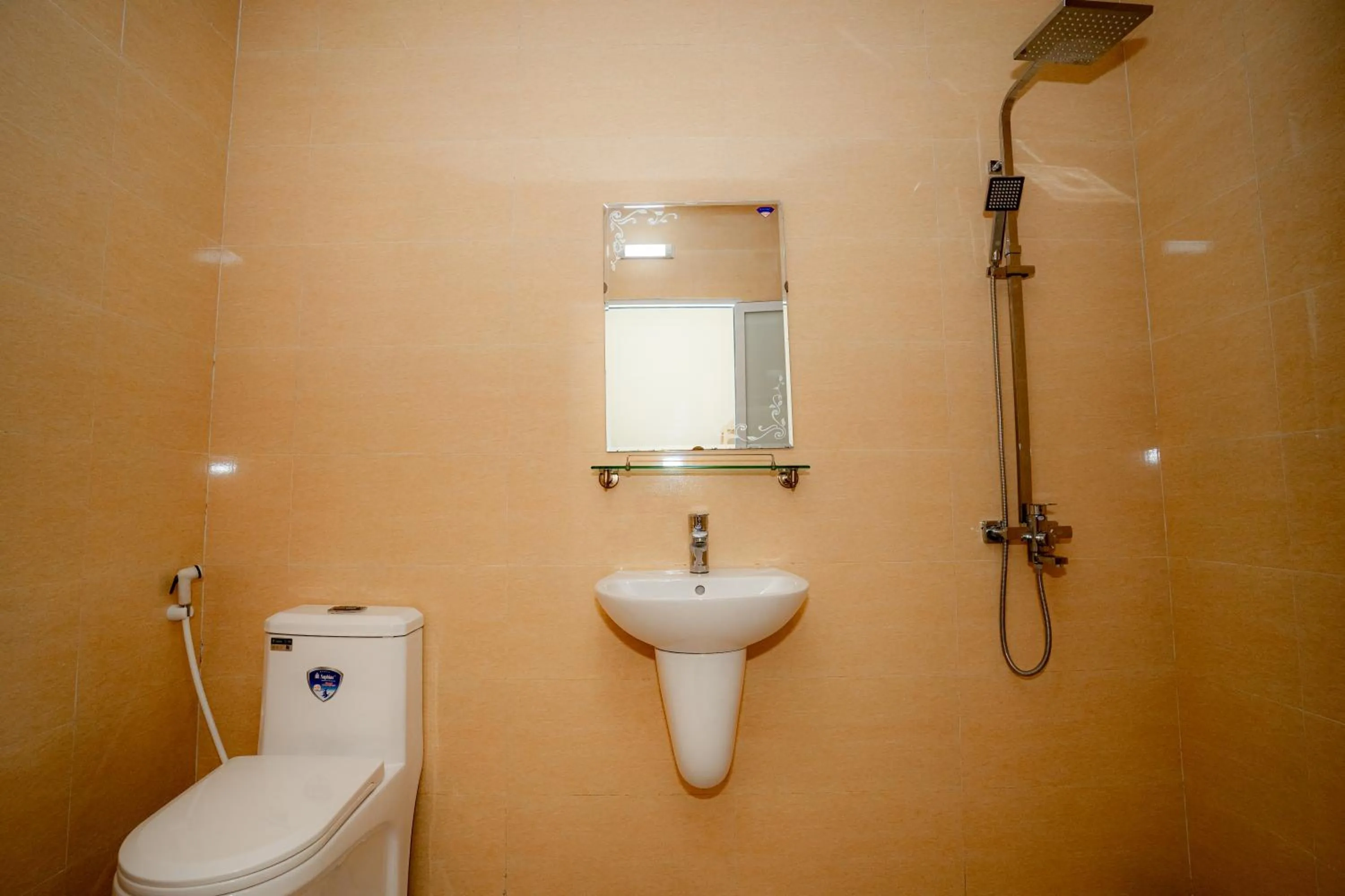 Toilet in Trang An Freedom Hood