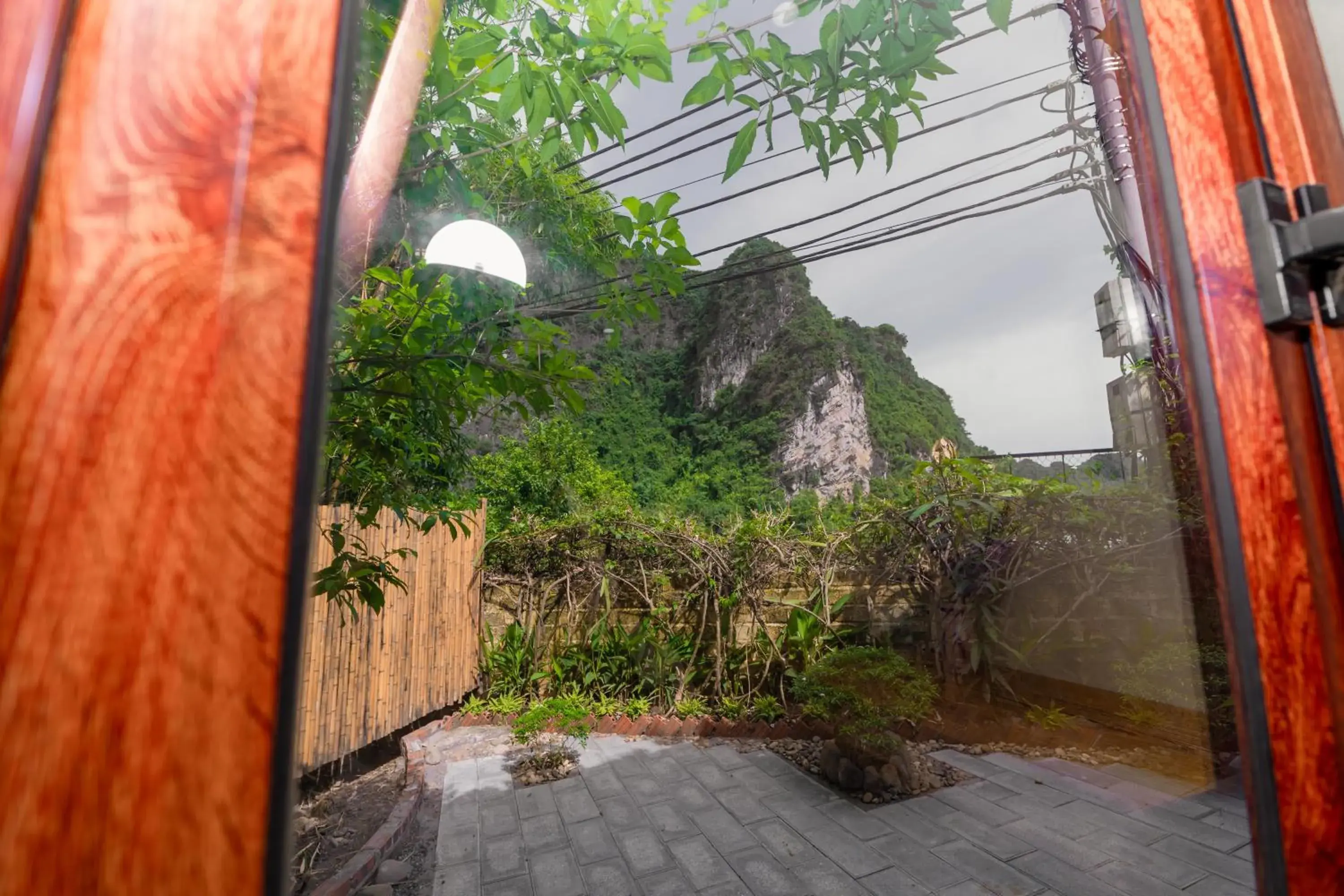 Family Room with Garden View in Trang An Freedom Hood Family Room with Garden View in Trang An Freedom Hood