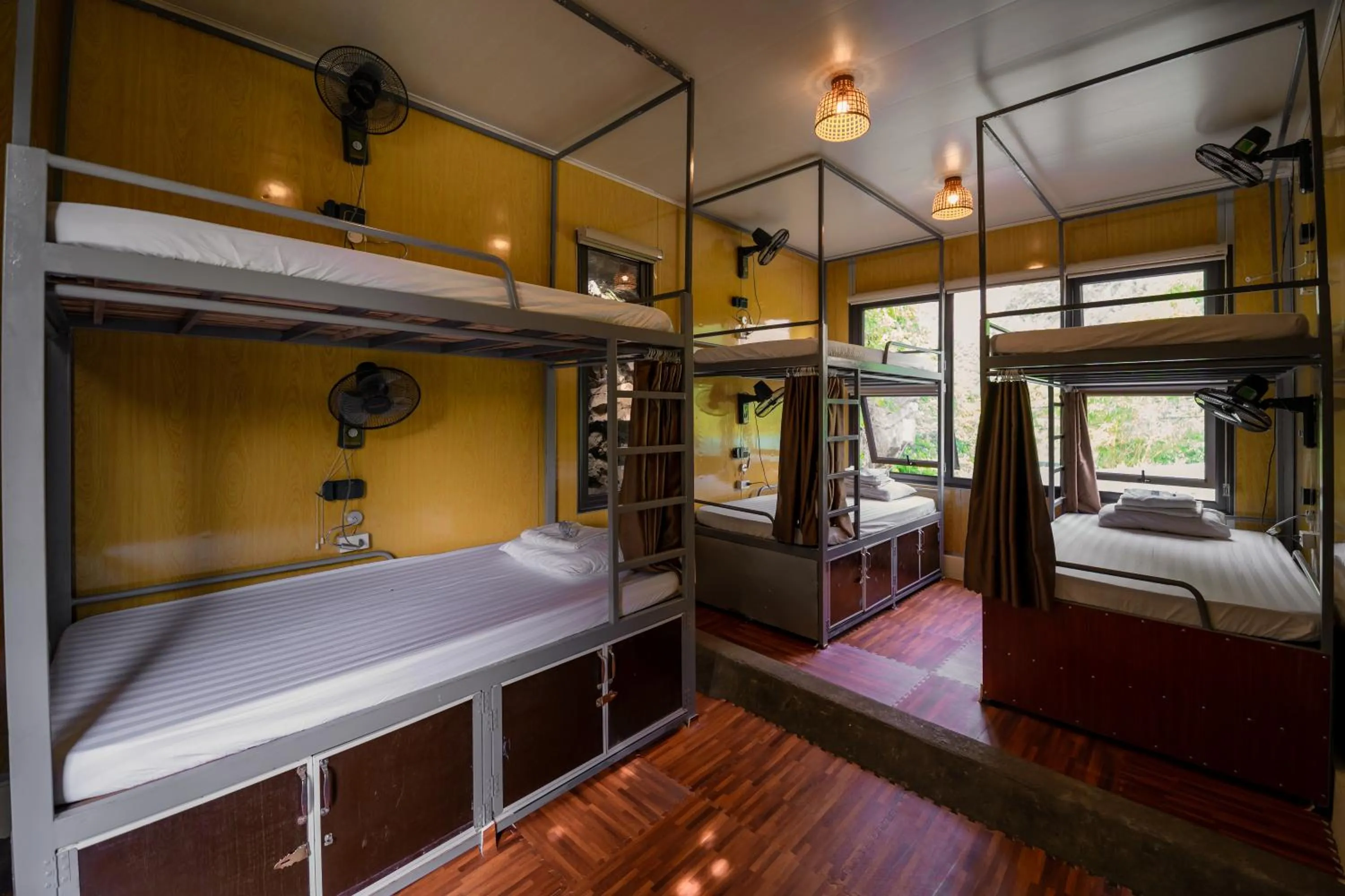 bunk bed, Bed in Trang An Freedom Hood