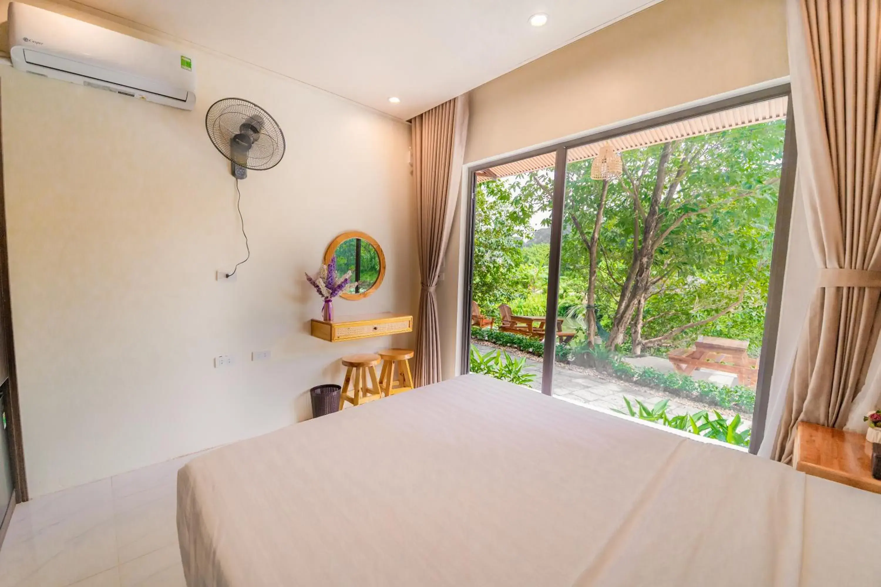 Deluxe King Room - single occupancy in Trang An Freedom Hood Deluxe King Room - single occupancy in Trang An Freedom Hood