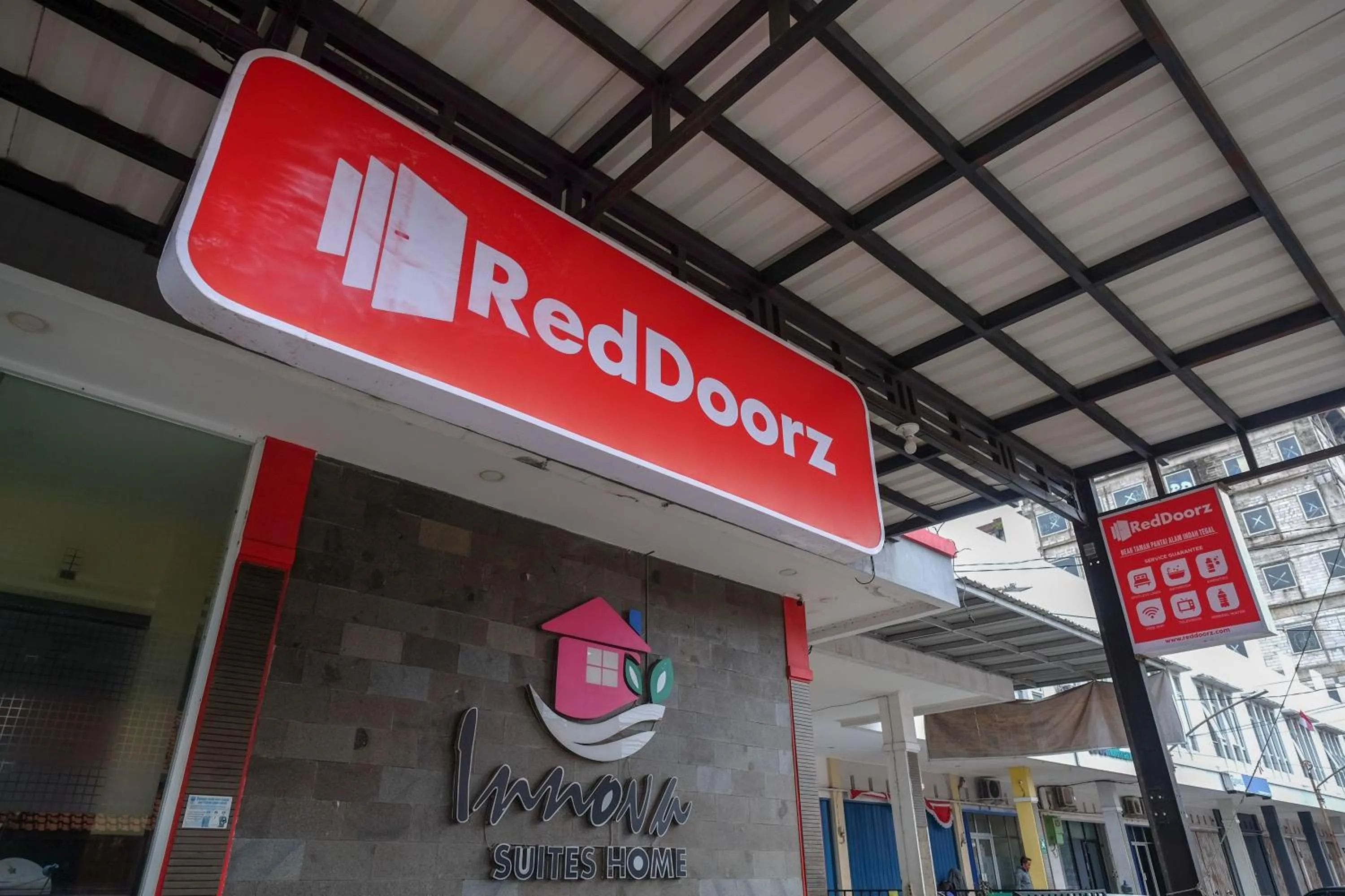 Property logo or sign in RedDoorz near Taman Pantai Alam Indah Tegal