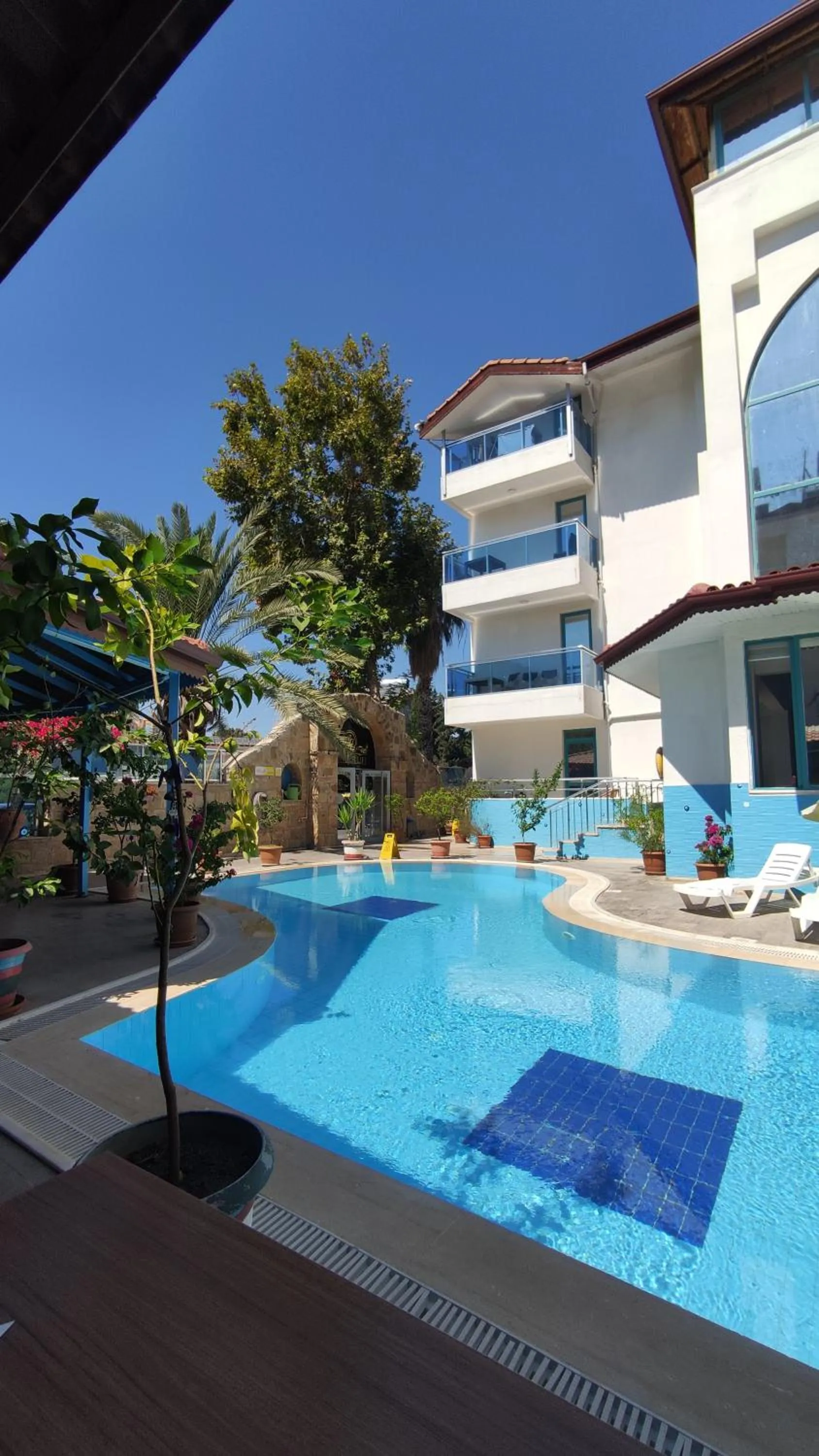 Swimming pool in Wonder Life Hotel