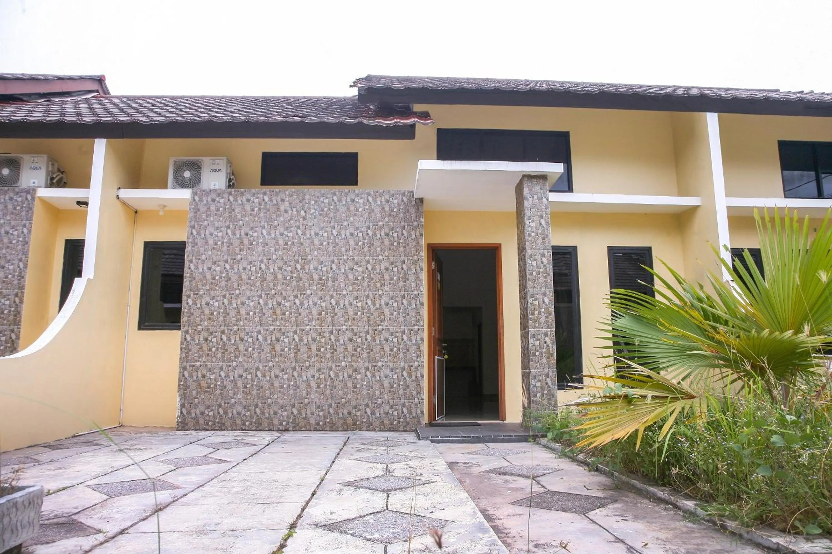 Property building in Hotel O Pasir Padi Inn Syariah