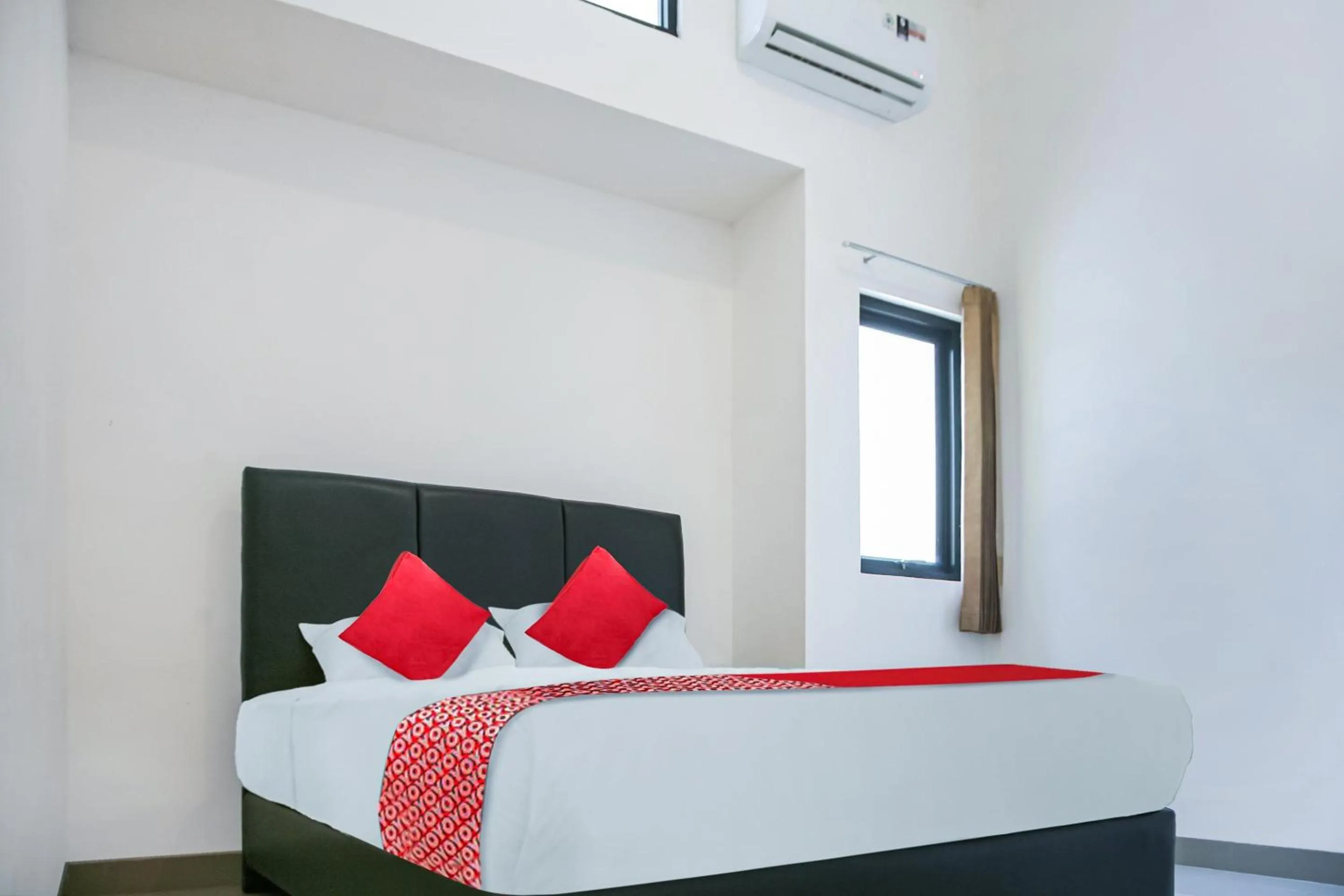 Bedroom in Hotel O Pasir Padi Inn Syariah