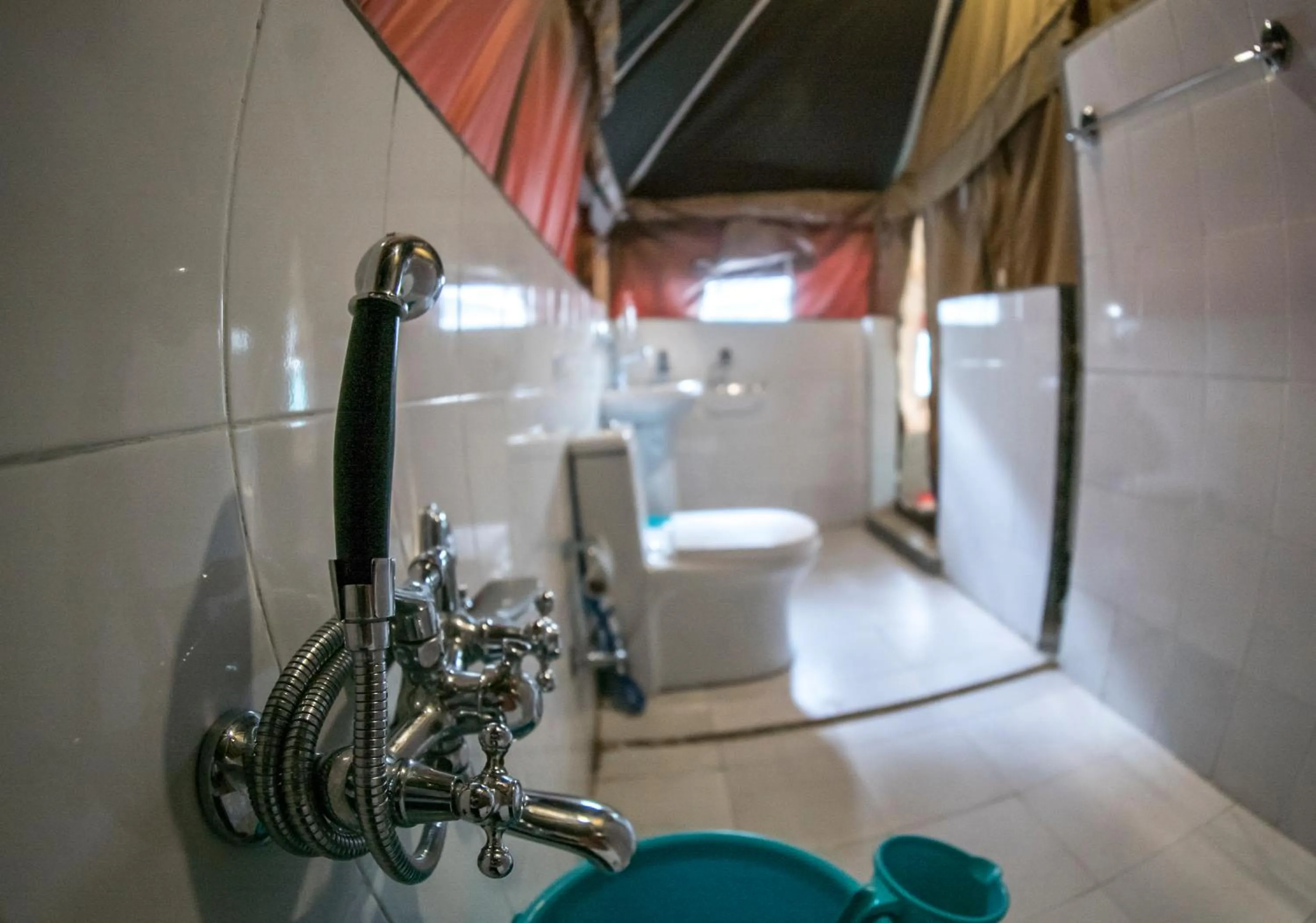 Toilet in Parvati Kuteer riverside resort